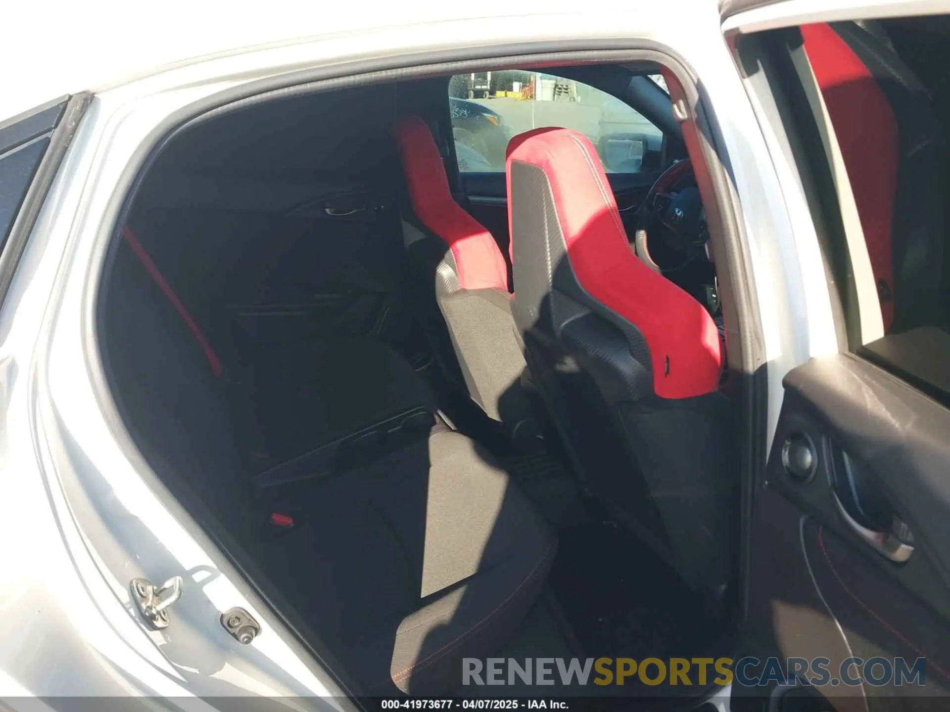 8 Photograph of a damaged car SHHFK8G75KU206732 HONDA CIVIC TYPE R 2019