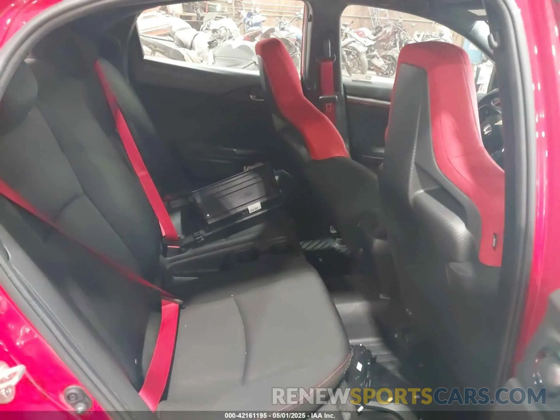 8 Photograph of a damaged car SHHFK8G79KU200674 HONDA CIVIC TYPE R 2019