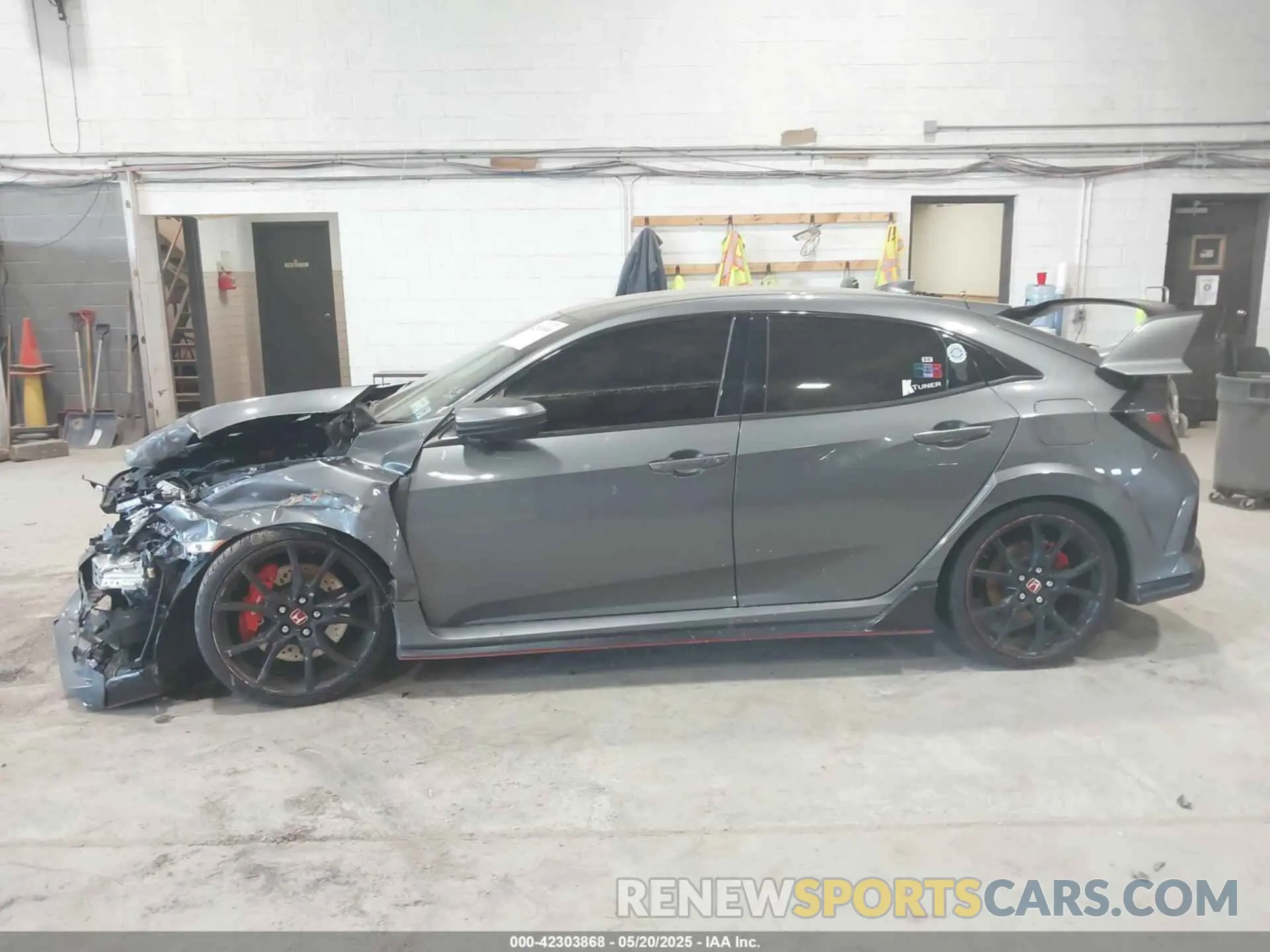 14 Photograph of a damaged car SHHFK8G79KU202943 HONDA CIVIC TYPE R 2019