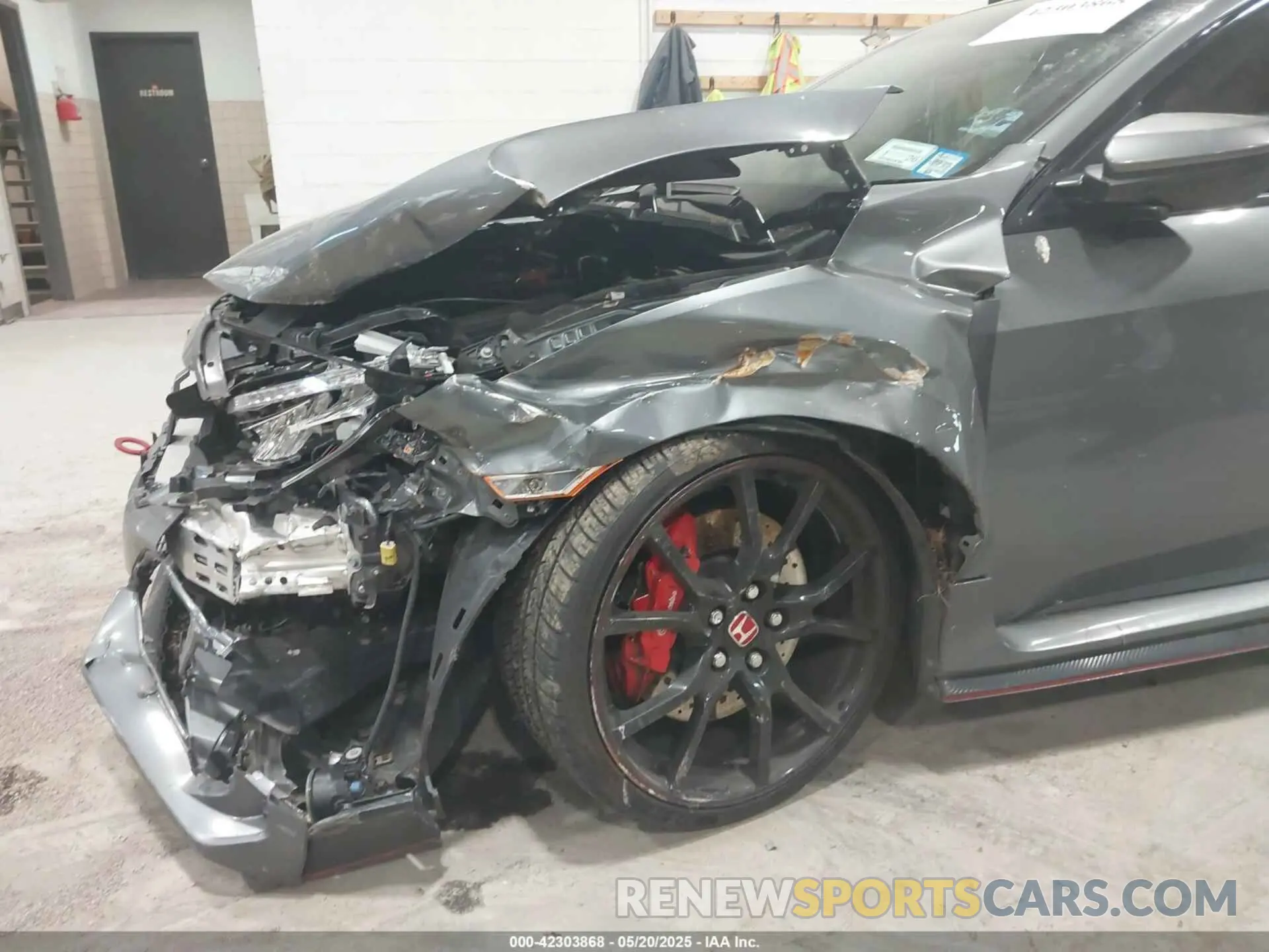6 Photograph of a damaged car SHHFK8G79KU202943 HONDA CIVIC TYPE R 2019