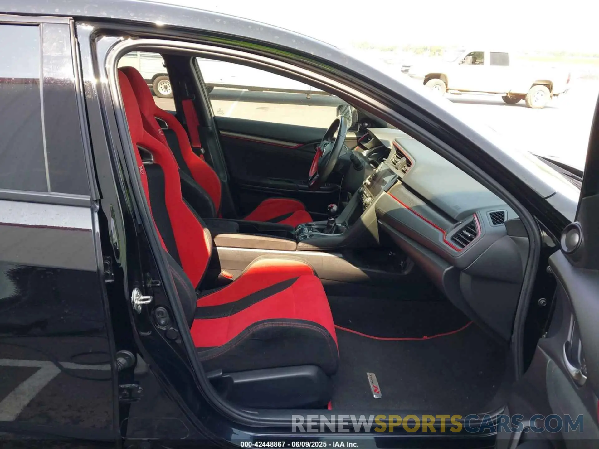 5 Photograph of a damaged car SHHFK8G7XKU202305 HONDA CIVIC TYPE R 2019