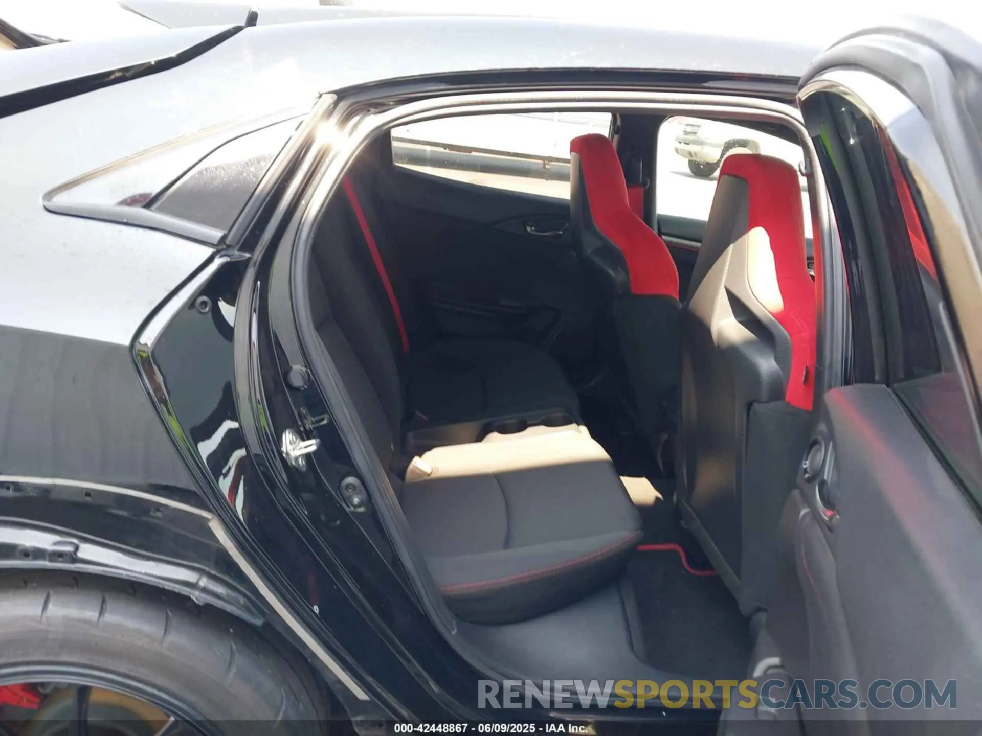 8 Photograph of a damaged car SHHFK8G7XKU202305 HONDA CIVIC TYPE R 2019