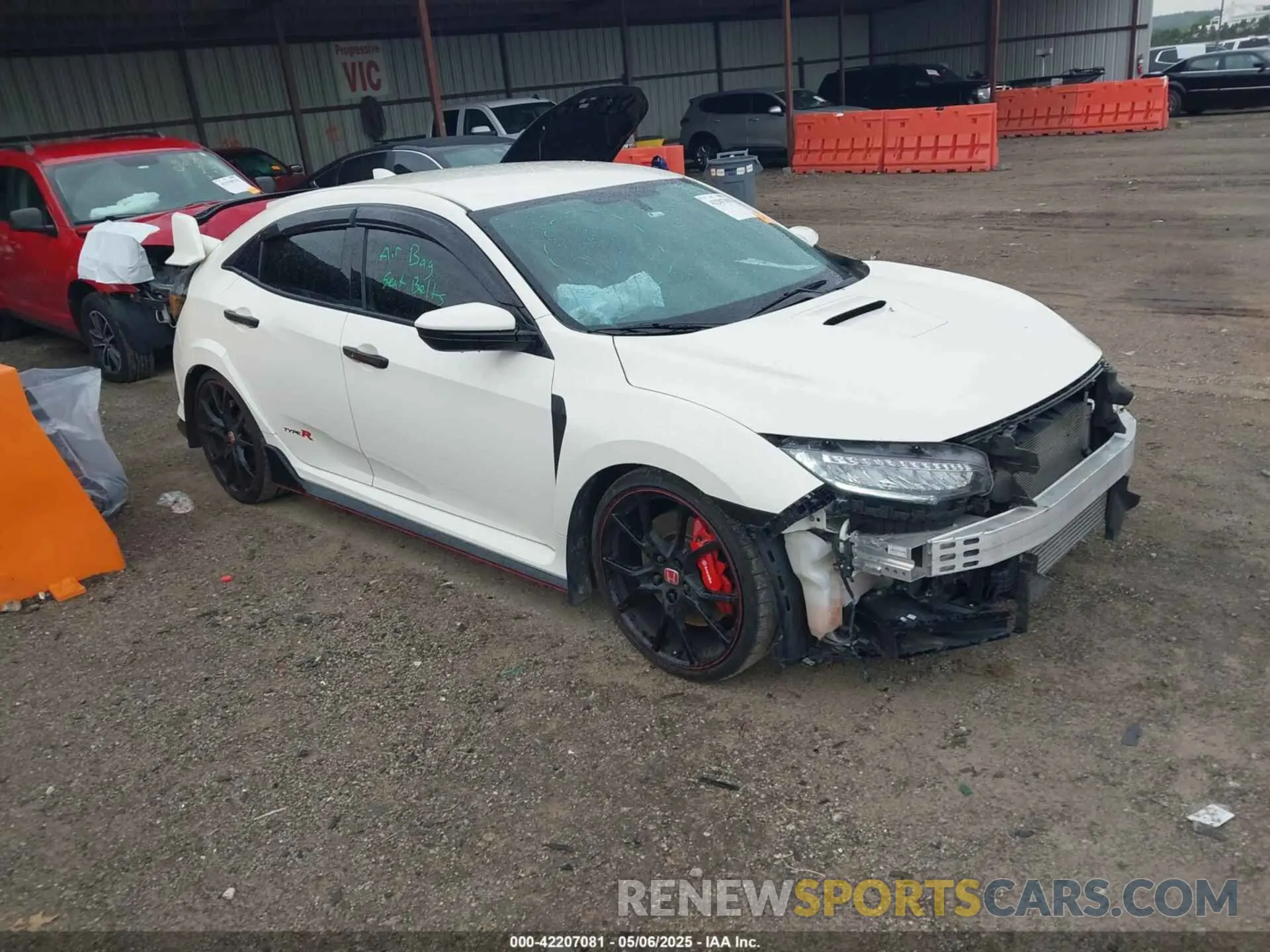 1 Photograph of a damaged car SHHFK8G7XKU202529 HONDA CIVIC TYPE R 2019