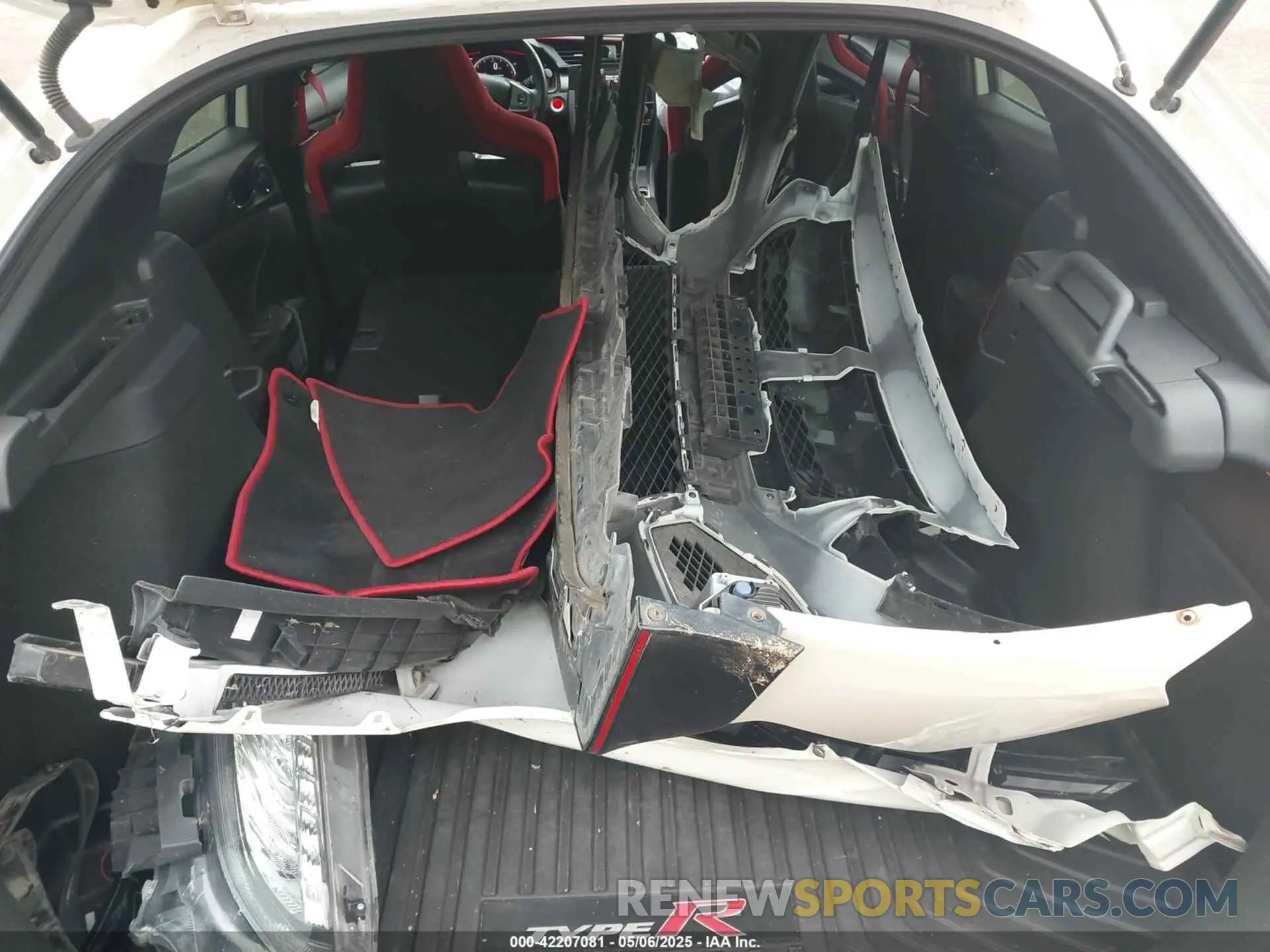 12 Photograph of a damaged car SHHFK8G7XKU202529 HONDA CIVIC TYPE R 2019