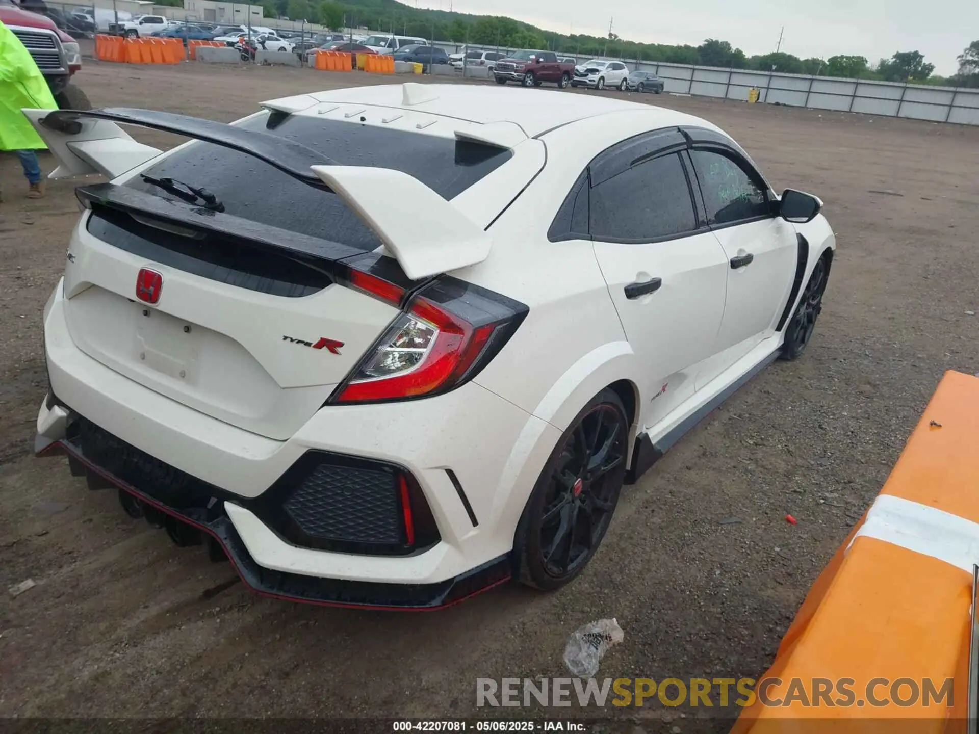 4 Photograph of a damaged car SHHFK8G7XKU202529 HONDA CIVIC TYPE R 2019