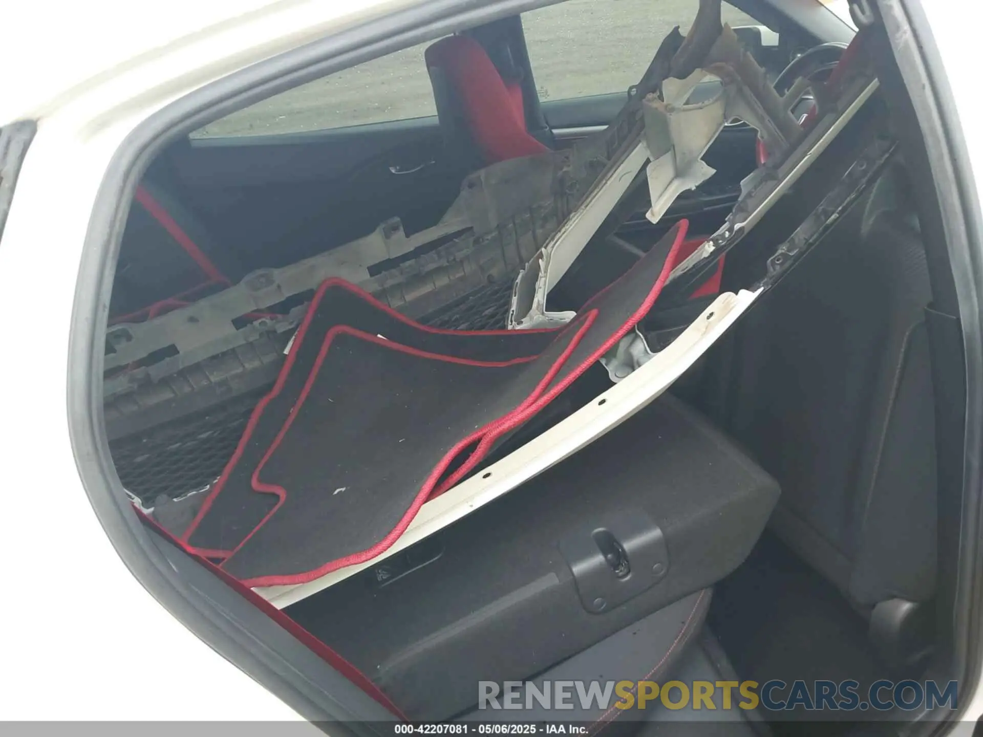 8 Photograph of a damaged car SHHFK8G7XKU202529 HONDA CIVIC TYPE R 2019