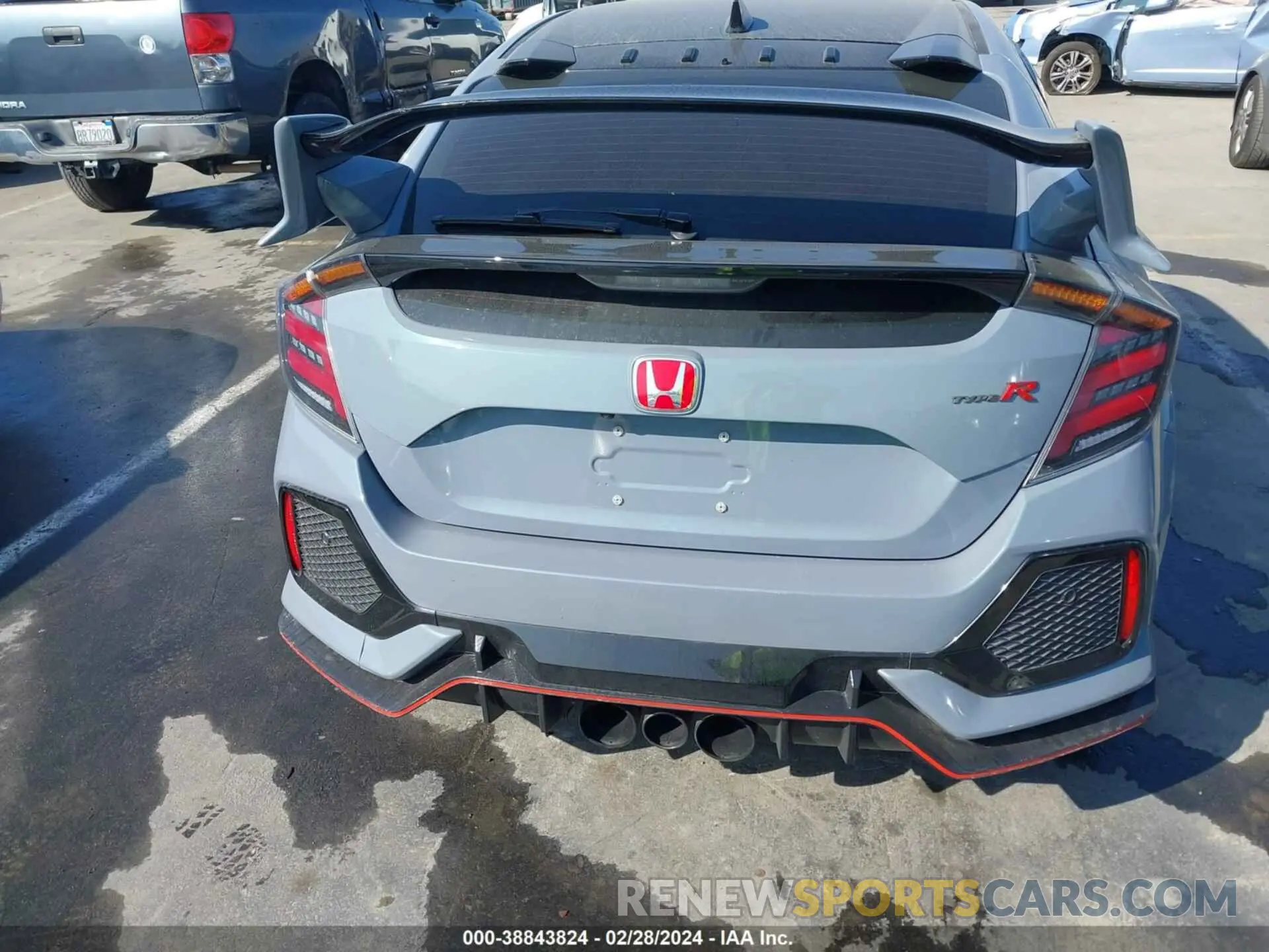 17 Photograph of a damaged car SHHFK8G7XKU204670 HONDA CIVIC TYPE R 2019