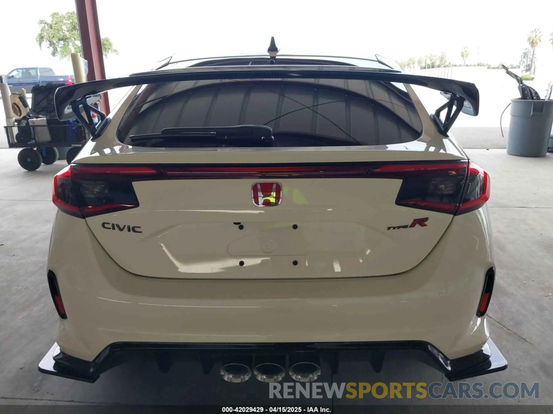 17 Photograph of a damaged car JHMFL5G47RX001771 HONDA CIVIC TYPE R 2024