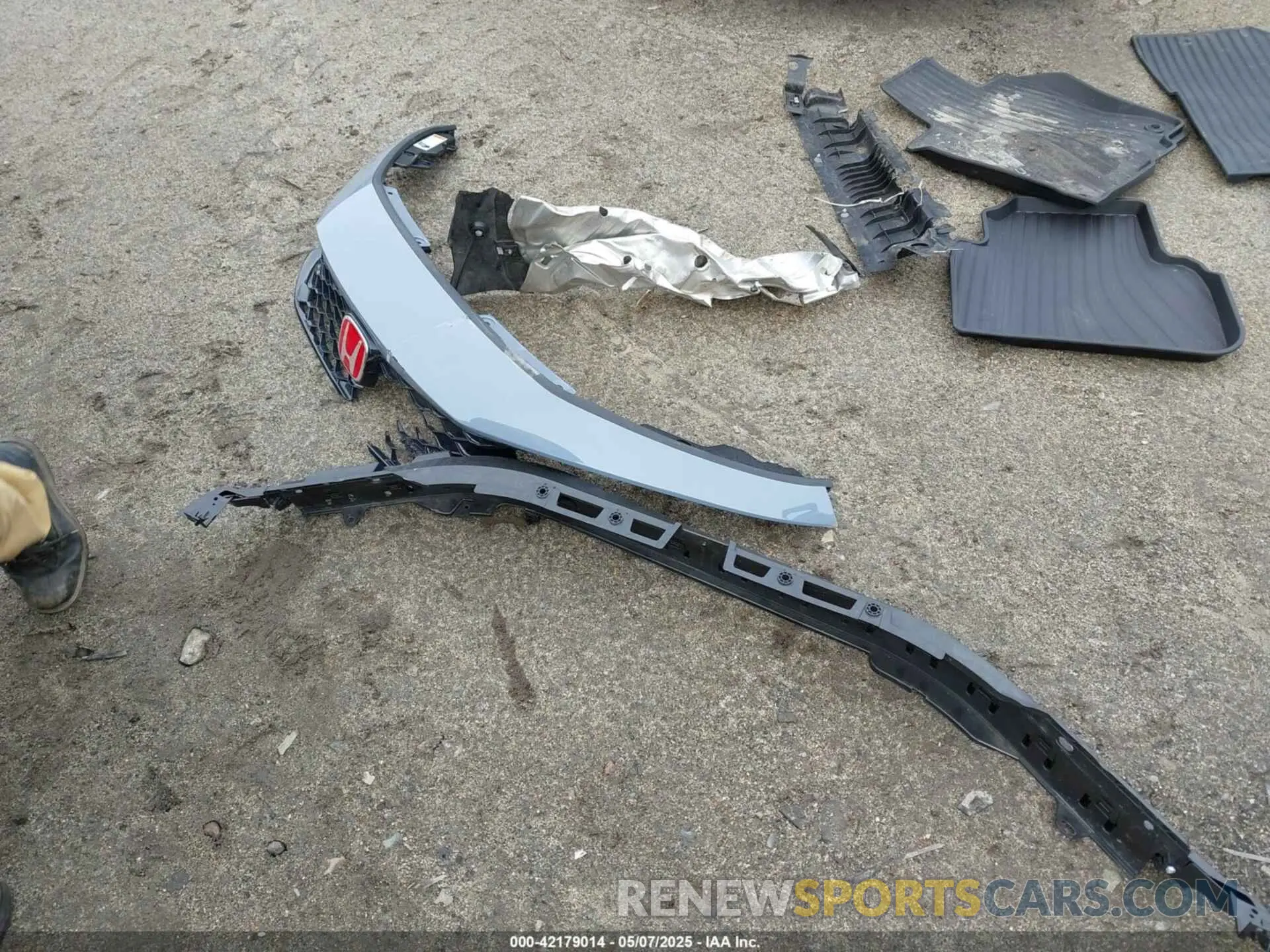 12 Photograph of a damaged car JHMFL5G46SX000696 HONDA CIVIC TYPE R 2025