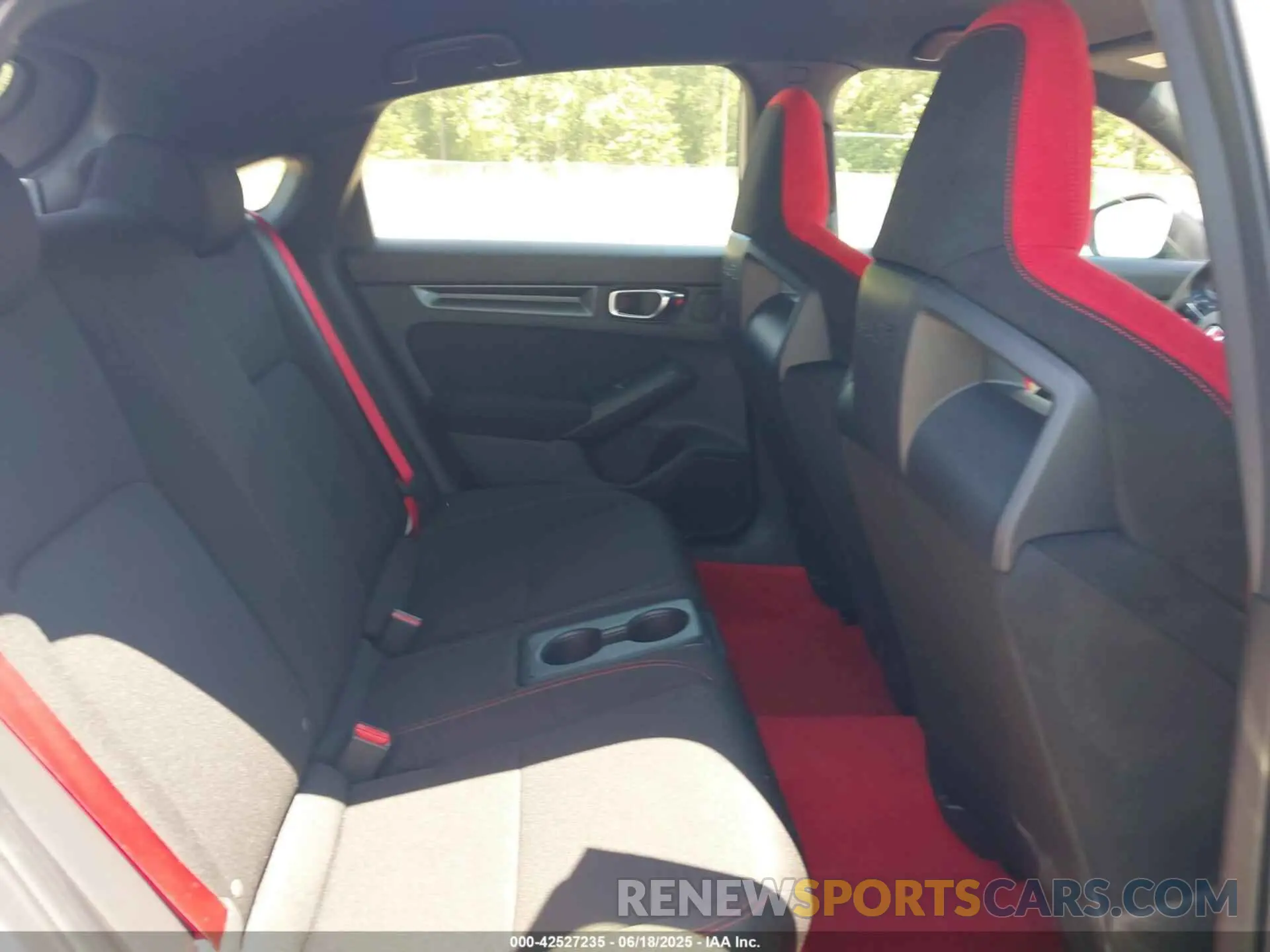 8 Photograph of a damaged car JHMFL5G4XSX003066 HONDA CIVIC TYPE R 2025