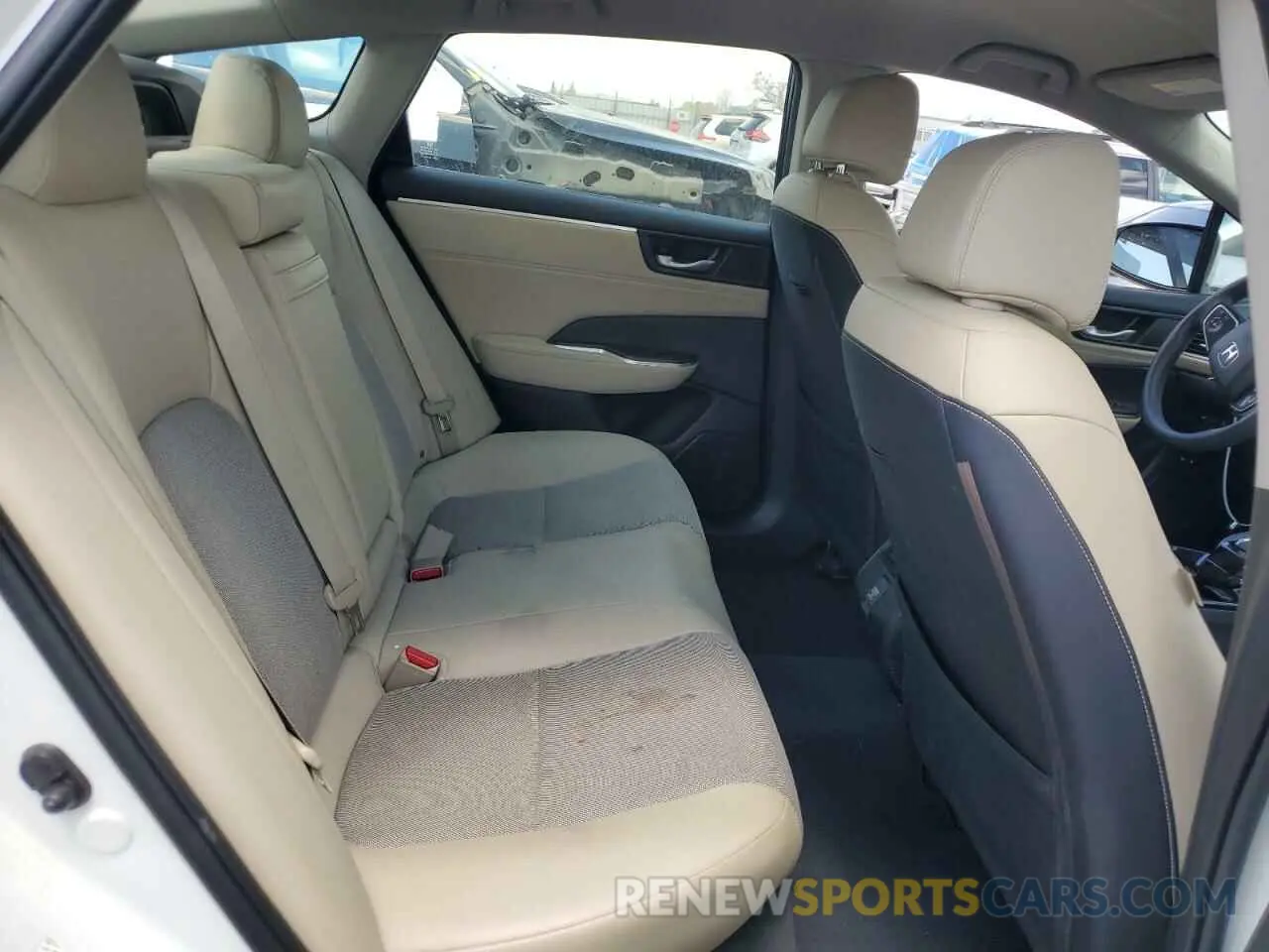 10 Photograph of a damaged car JHMZC5F10KC004142 HONDA CLARITY 2019