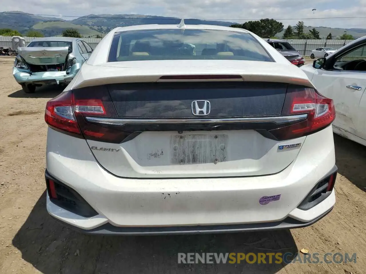 6 Photograph of a damaged car JHMZC5F10KC004142 HONDA CLARITY 2019
