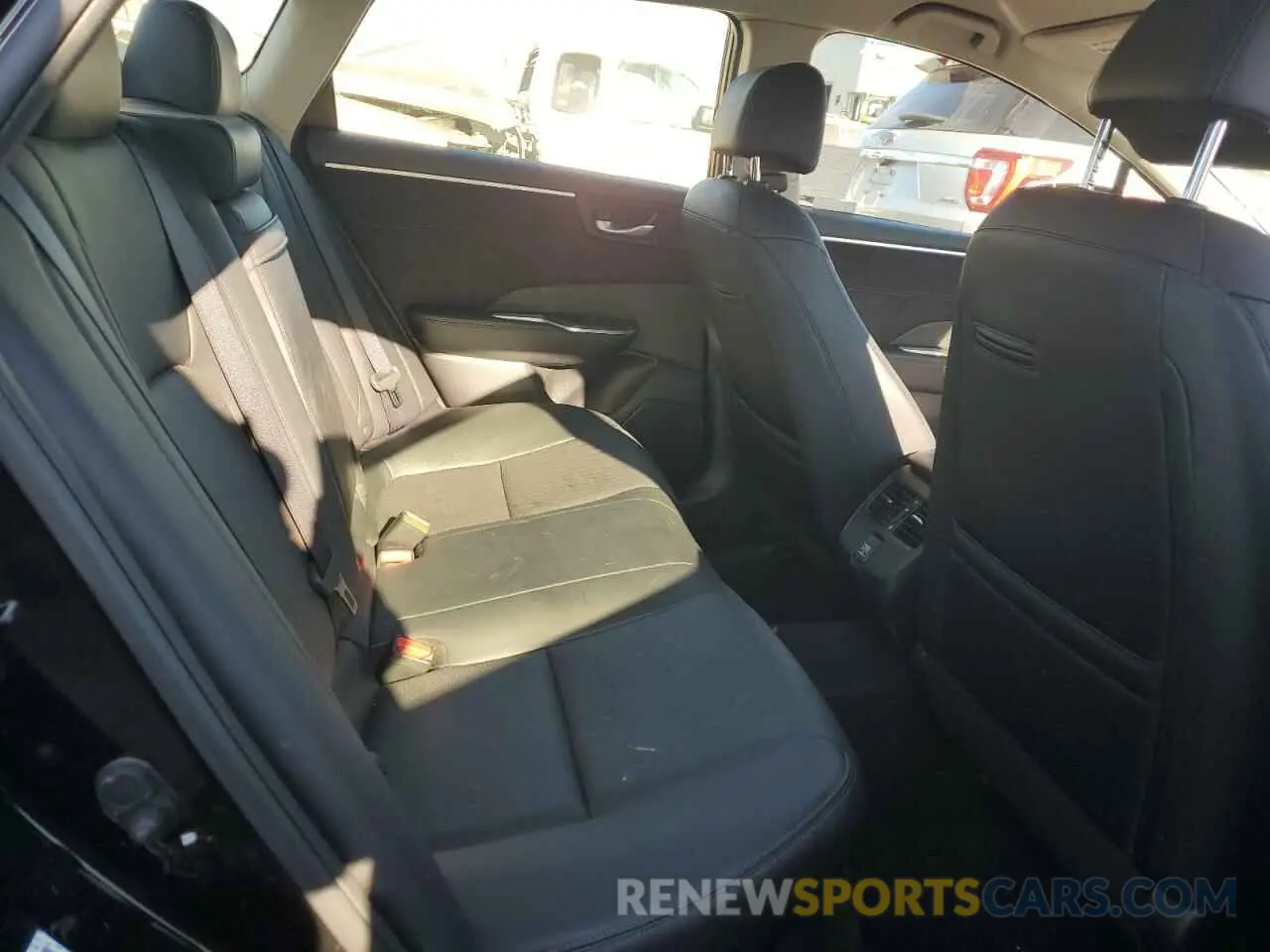 10 Photograph of a damaged car JHMZC5F32KC004712 HONDA CLARITY 2019