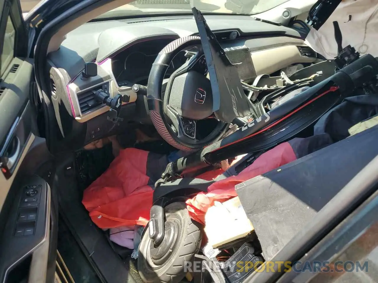 8 Photograph of a damaged car JHMZC5F10LC002182 HONDA CLARITY 2020