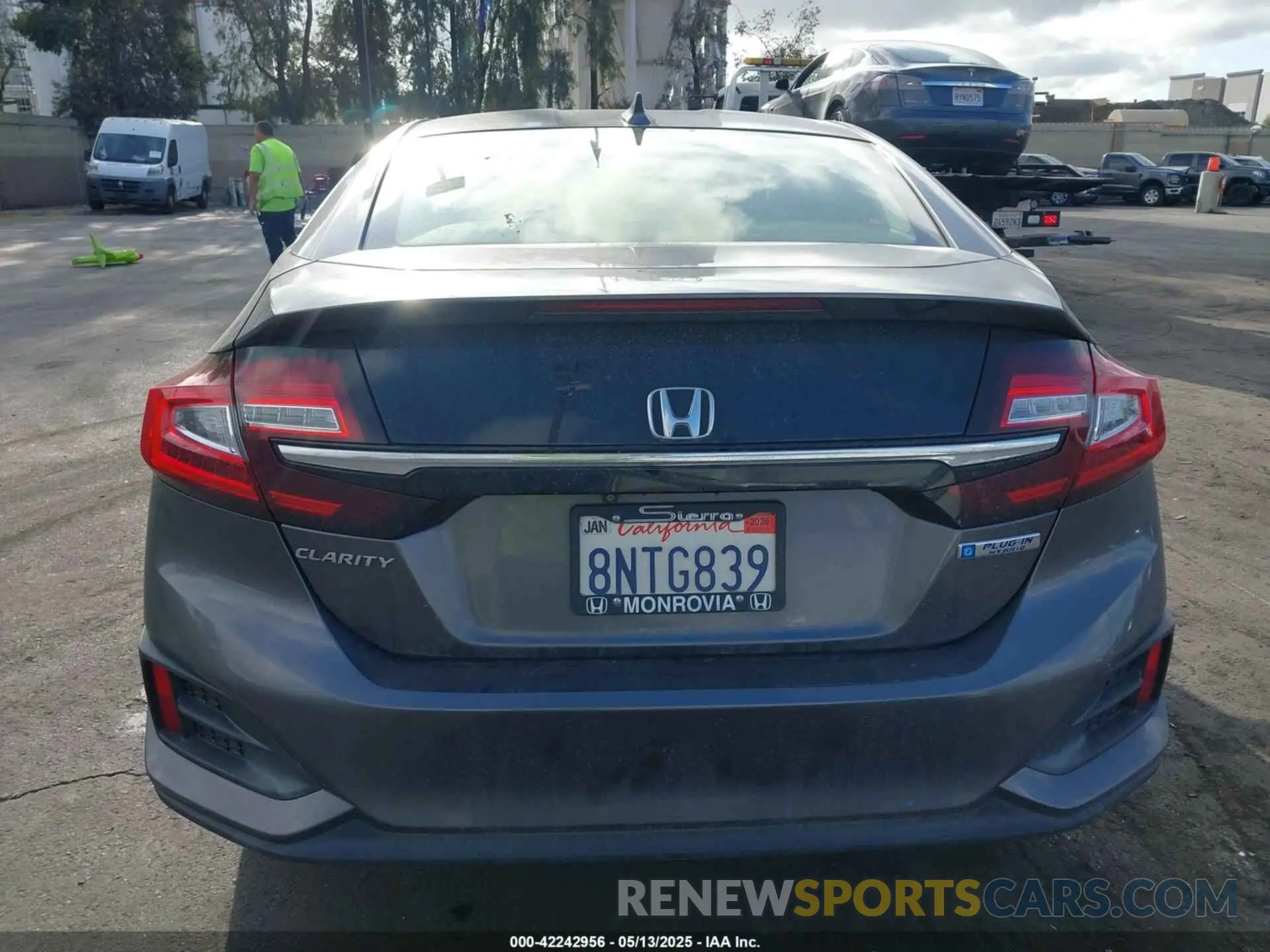 17 Photograph of a damaged car JHMZC5F13KC006824 HONDA CLARITY PLUG-IN HYBRID 2019