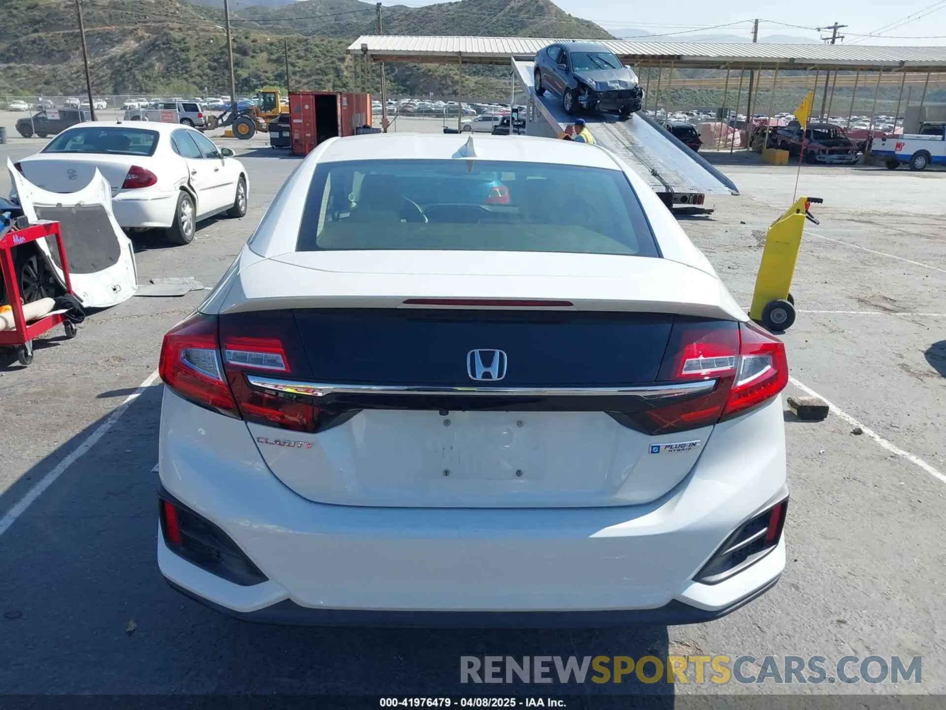 17 Photograph of a damaged car JHMZC5F15KC004170 HONDA CLARITY PLUG-IN HYBRID 2019