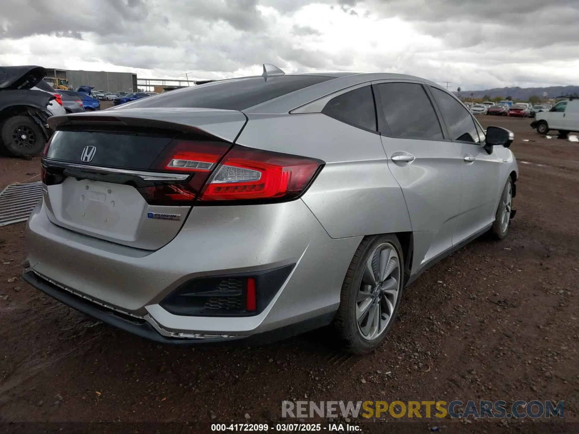 4 Photograph of a damaged car JHMZC5F17KC000007 HONDA CLARITY PLUG-IN HYBRID 2019