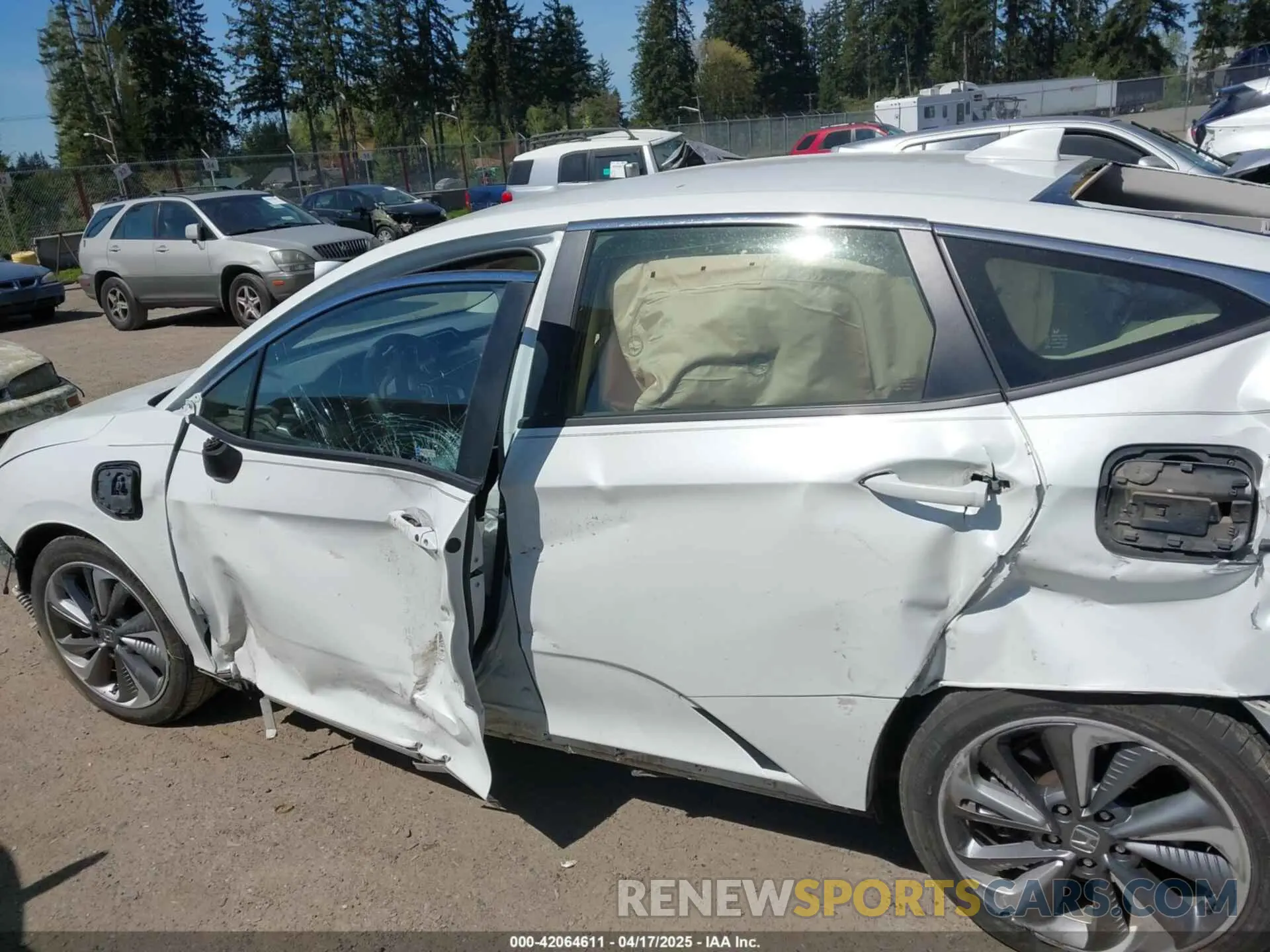 14 Photograph of a damaged car JHMZC5F1XKC007033 HONDA CLARITY PLUG-IN HYBRID 2019