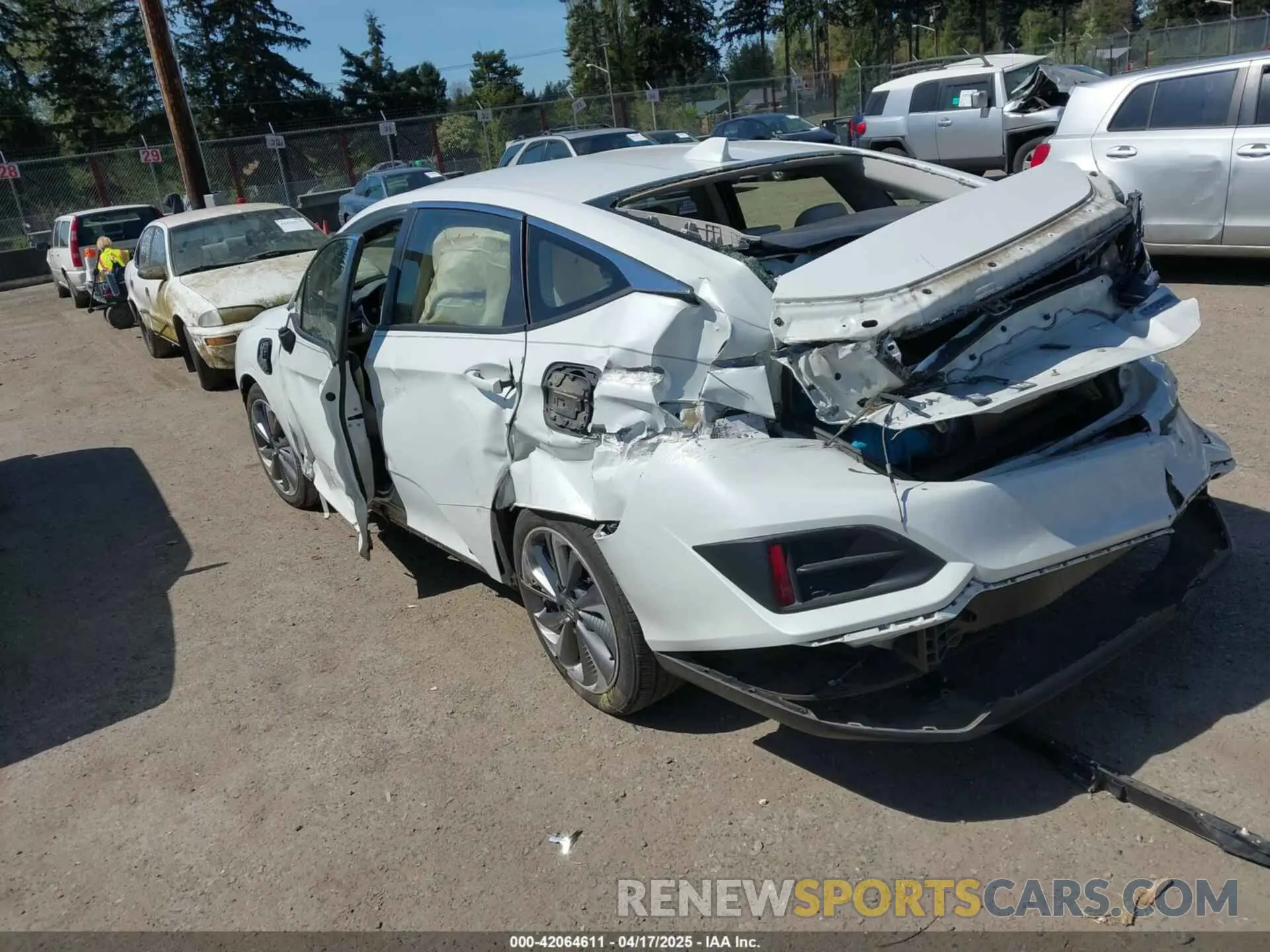 3 Photograph of a damaged car JHMZC5F1XKC007033 HONDA CLARITY PLUG-IN HYBRID 2019