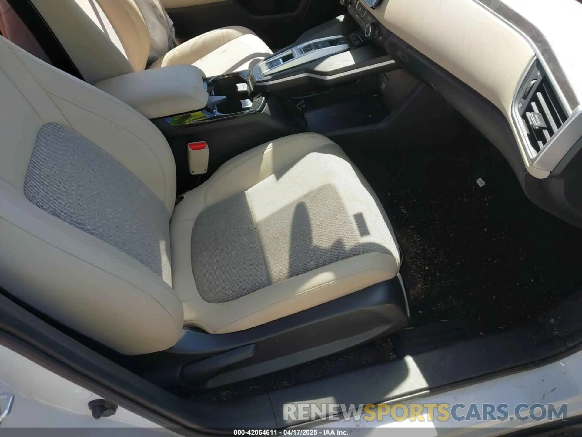 5 Photograph of a damaged car JHMZC5F1XKC007033 HONDA CLARITY PLUG-IN HYBRID 2019