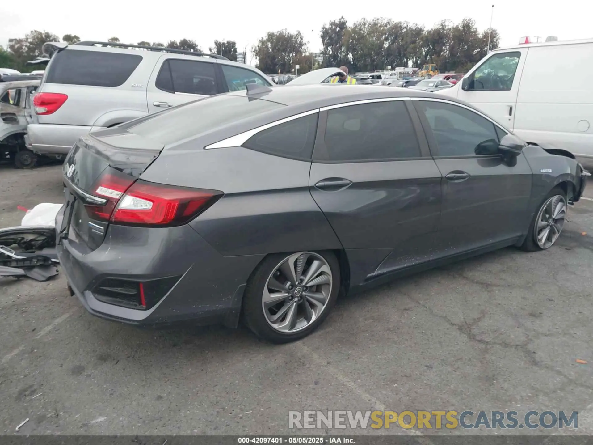 4 Photograph of a damaged car JHMZC5F35KC003117 HONDA CLARITY PLUG-IN HYBRID 2019
