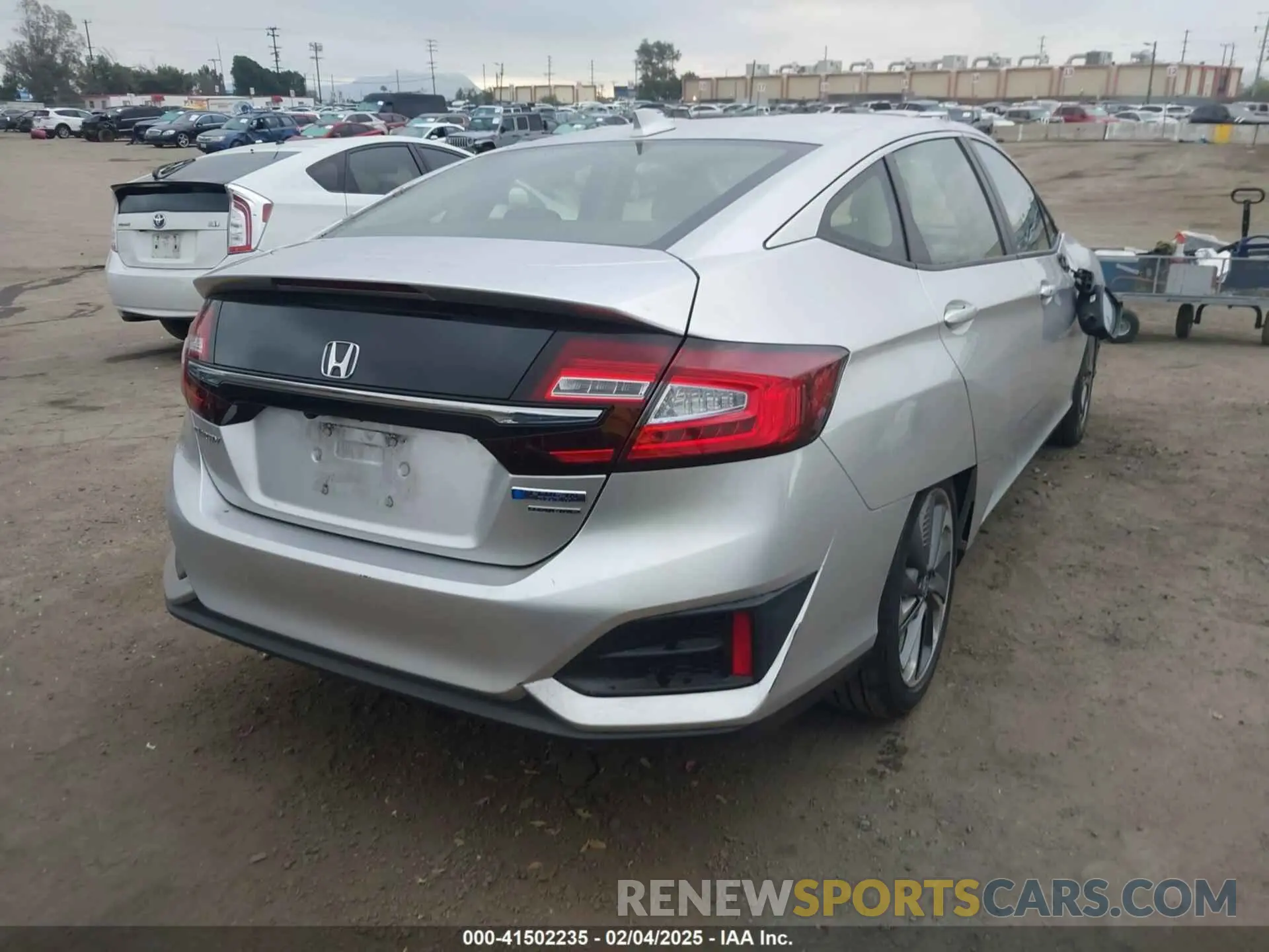4 Photograph of a damaged car JHMZC5F36KC000792 HONDA CLARITY PLUG-IN HYBRID 2019