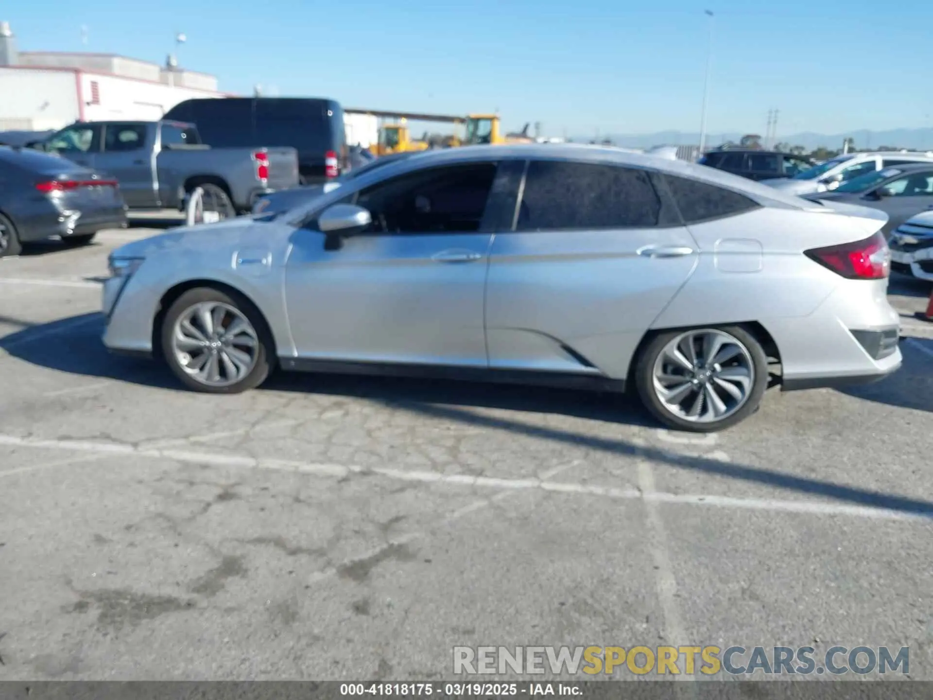 14 Photograph of a damaged car JHMZC5F38KC003399 HONDA CLARITY PLUG-IN HYBRID 2019