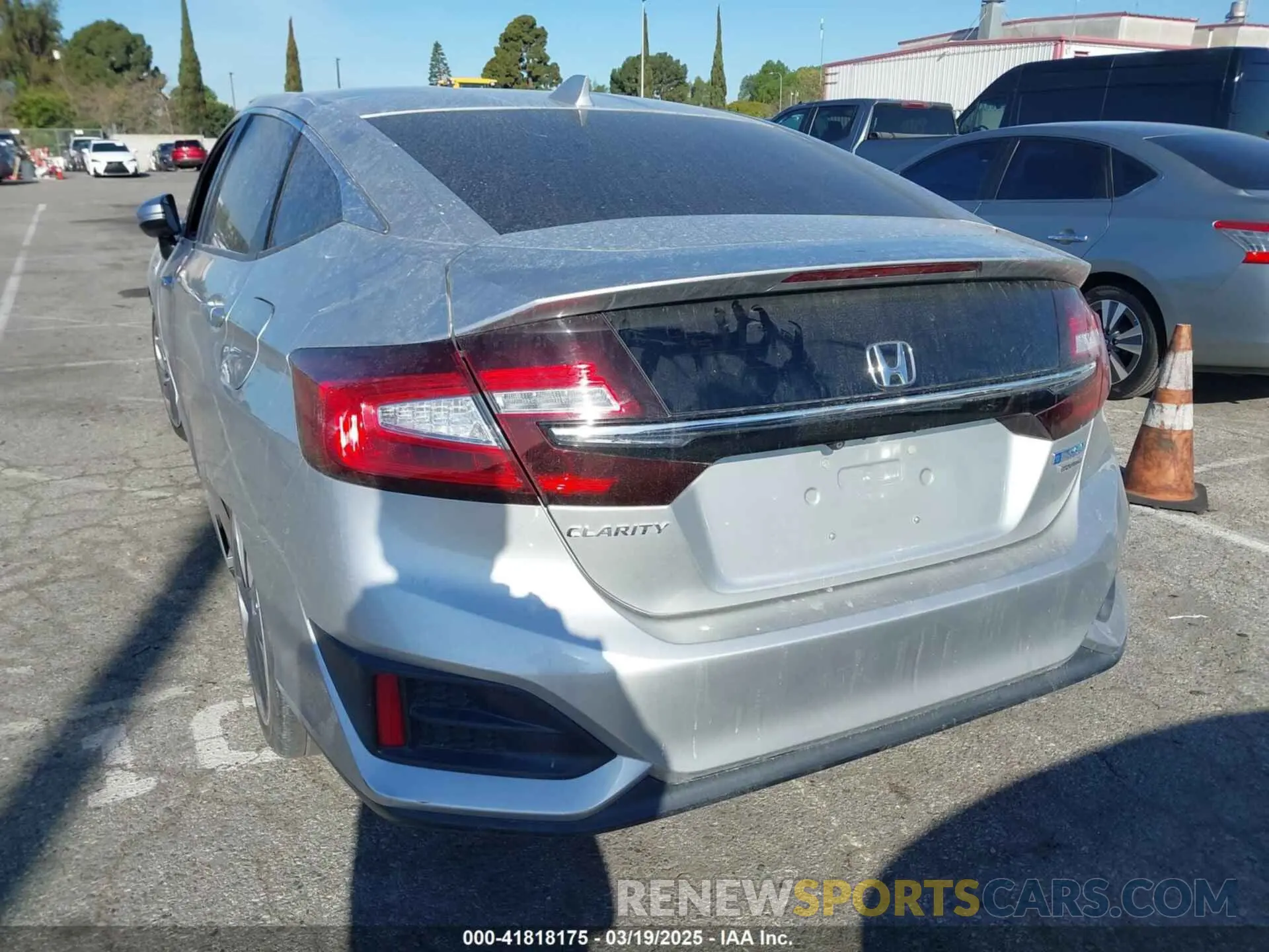 3 Photograph of a damaged car JHMZC5F38KC003399 HONDA CLARITY PLUG-IN HYBRID 2019