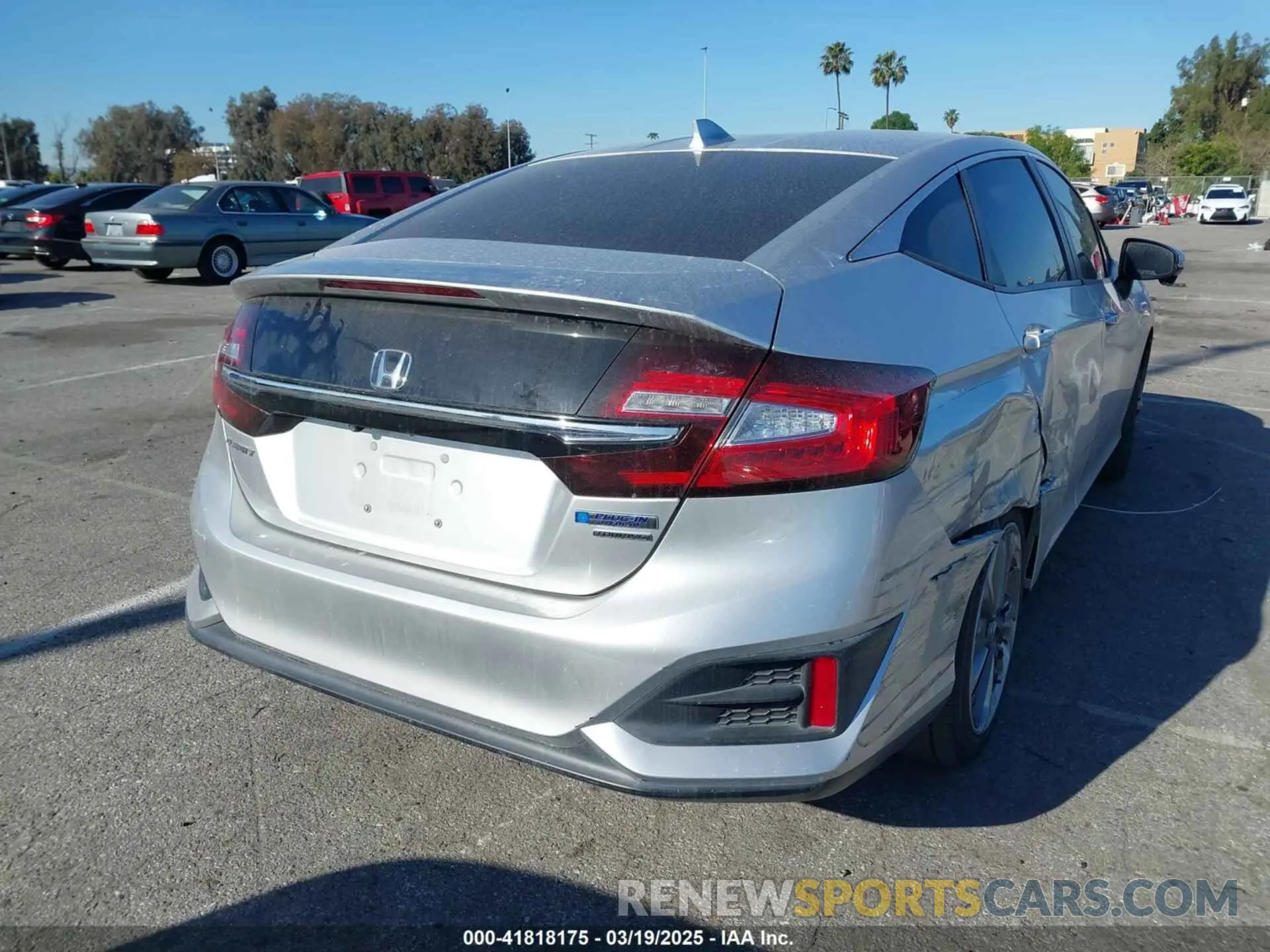 4 Photograph of a damaged car JHMZC5F38KC003399 HONDA CLARITY PLUG-IN HYBRID 2019