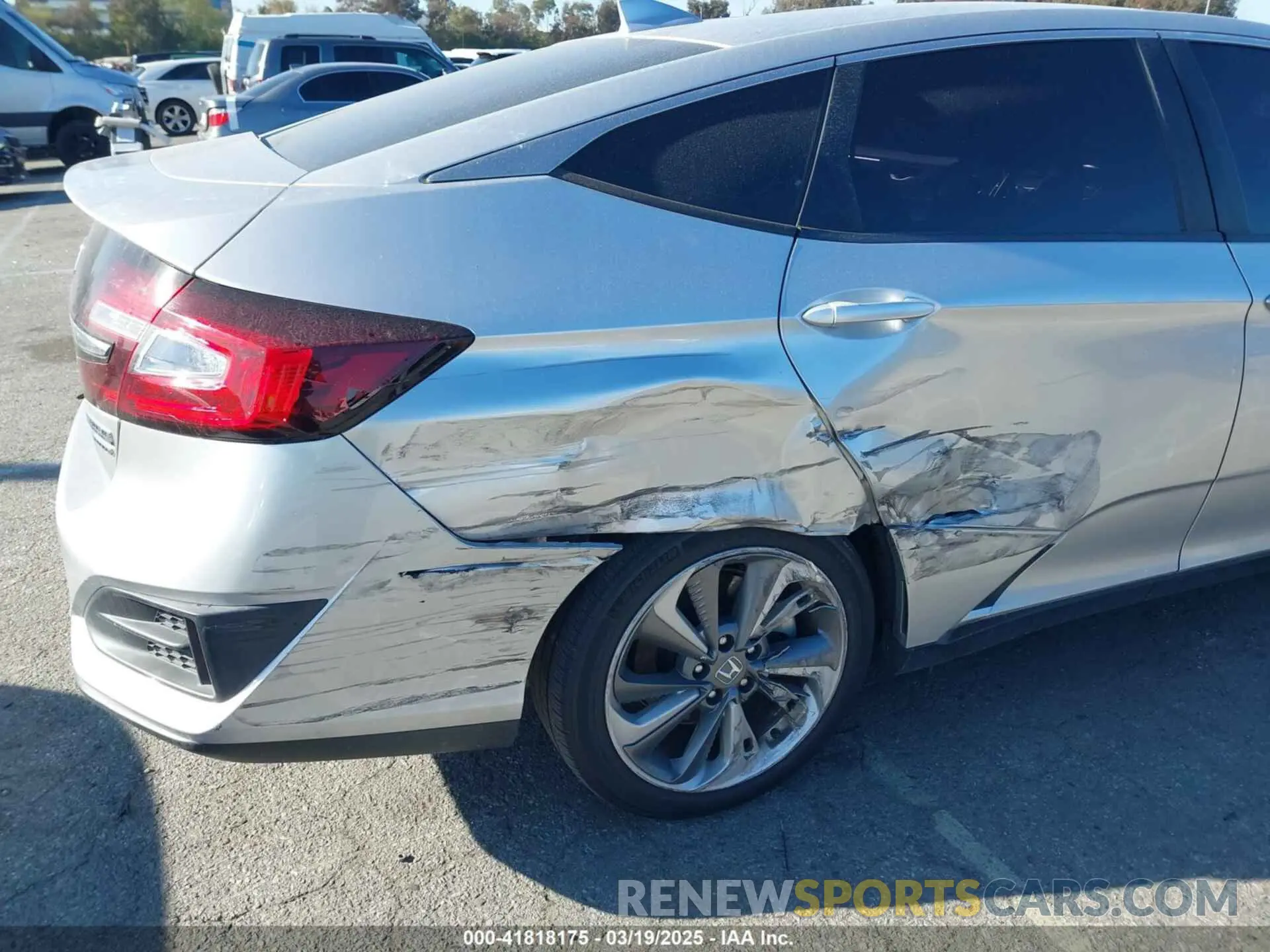 6 Photograph of a damaged car JHMZC5F38KC003399 HONDA CLARITY PLUG-IN HYBRID 2019