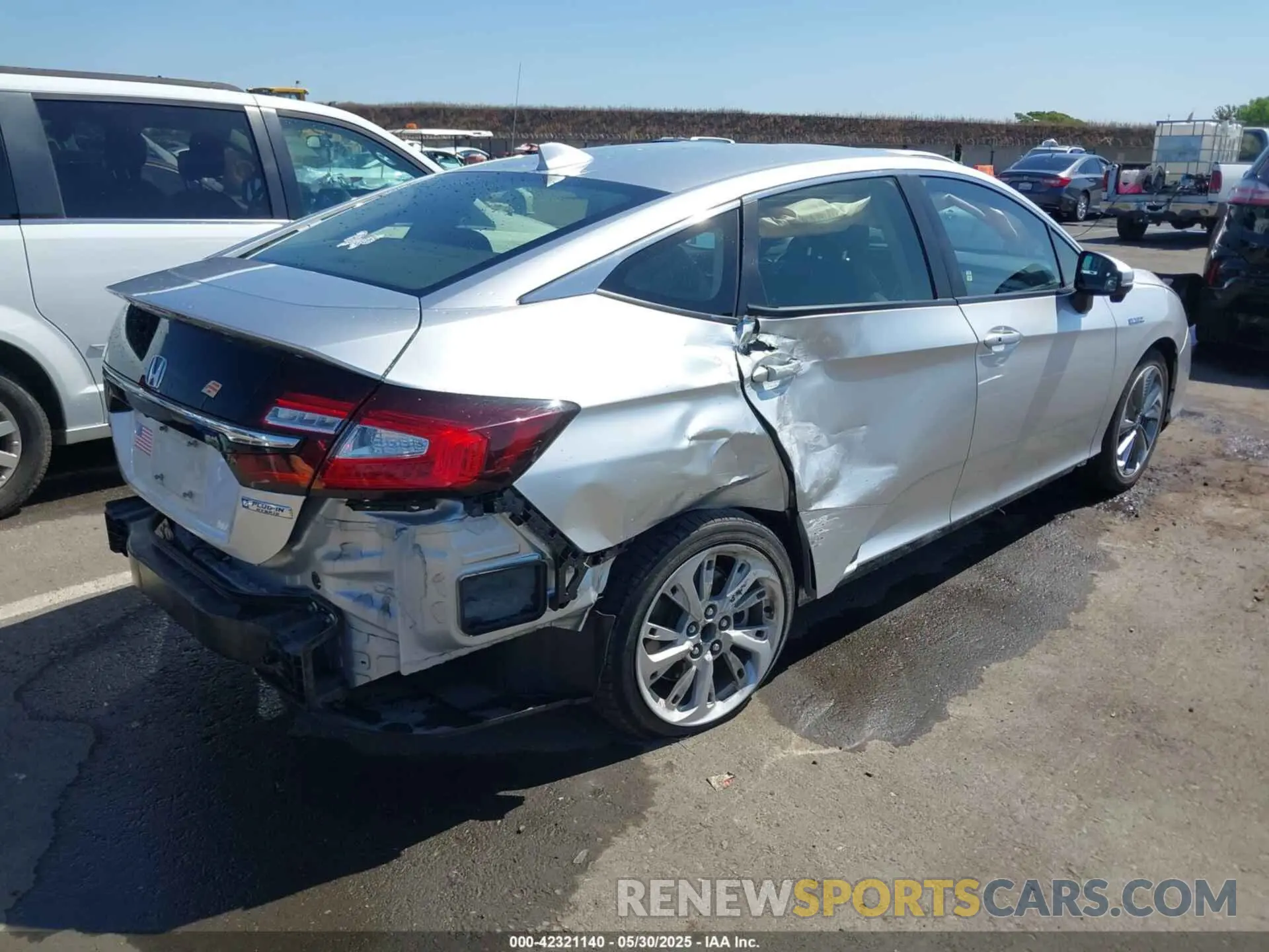 4 Photograph of a damaged car JHMZC5F17LC002213 HONDA CLARITY PLUG-IN HYBRID 2020