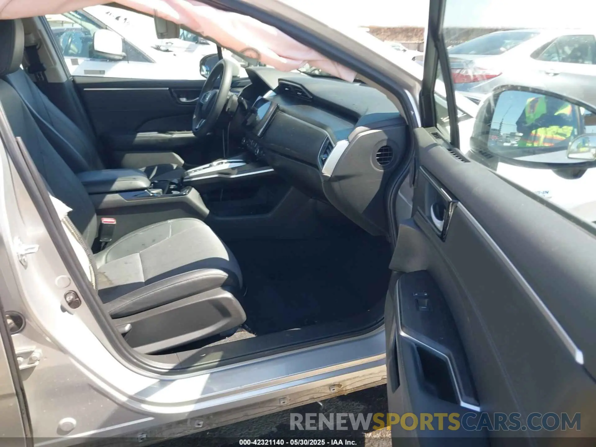 5 Photograph of a damaged car JHMZC5F17LC002213 HONDA CLARITY PLUG-IN HYBRID 2020