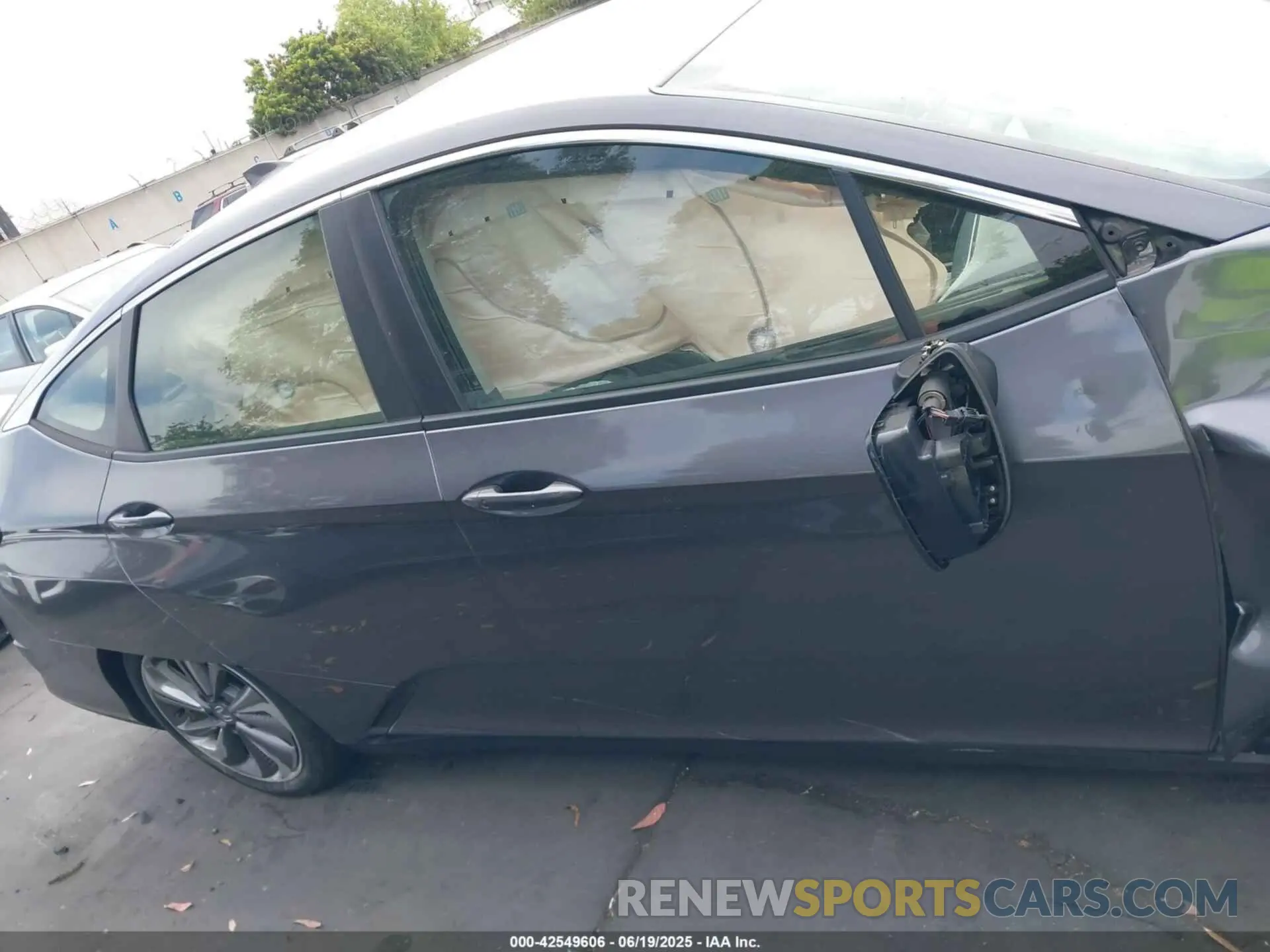 14 Photograph of a damaged car JHMZC5F35MC000091 HONDA CLARITY PLUG-IN HYBRID 2021
