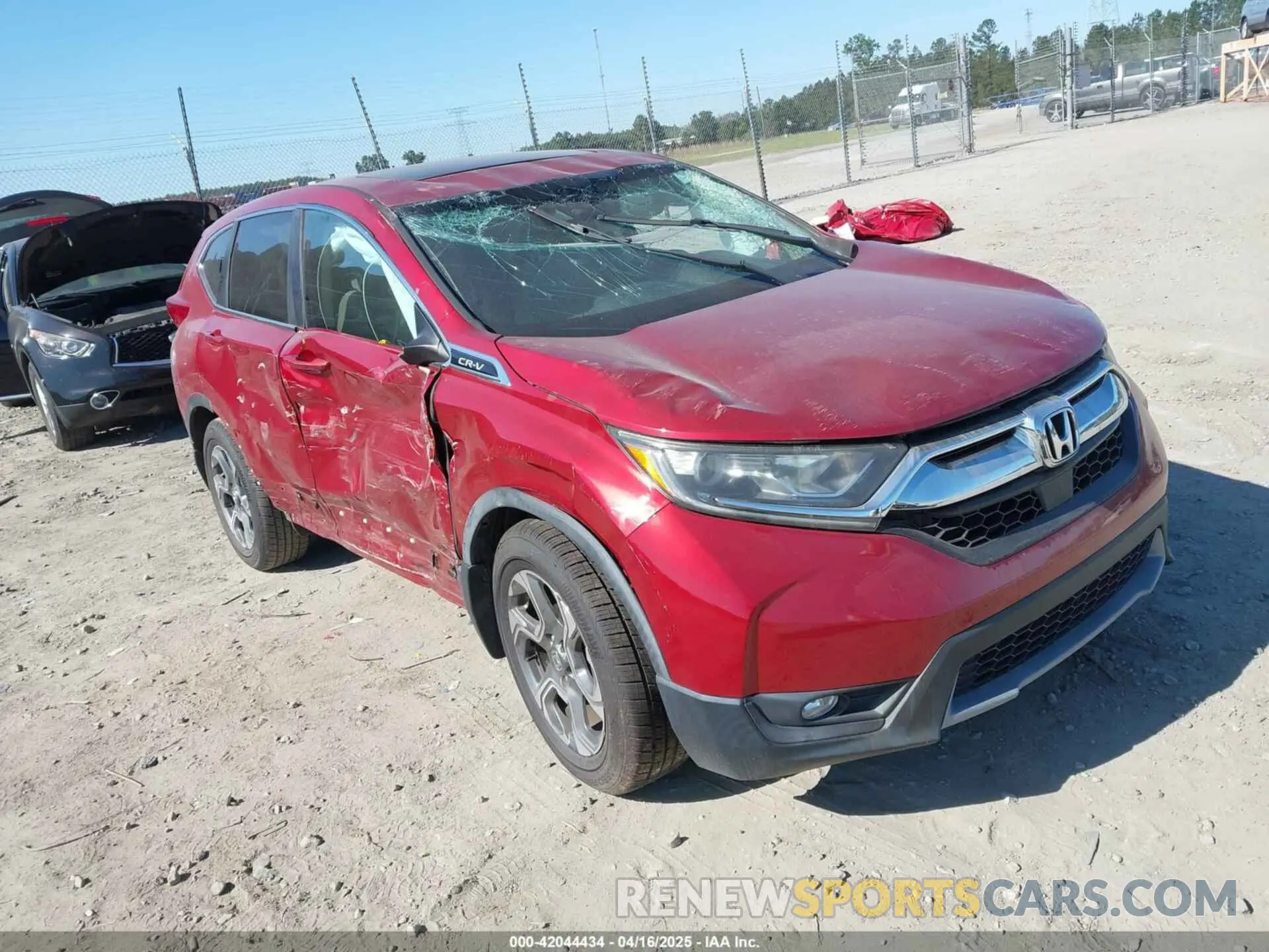 1 Photograph of a damaged car 2HKRW1H58KH500568 HONDA CR-V 2019