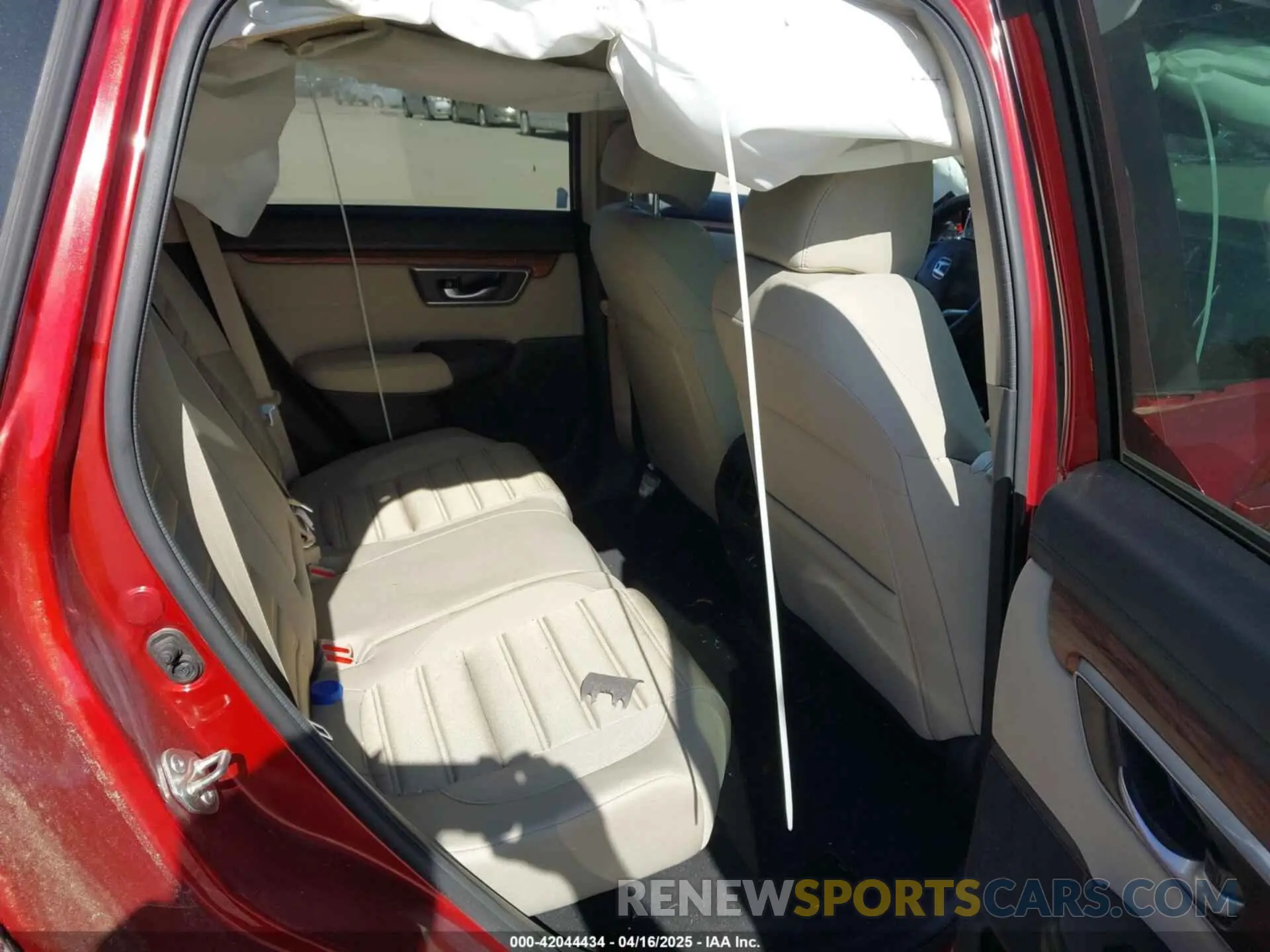 8 Photograph of a damaged car 2HKRW1H58KH500568 HONDA CR-V 2019