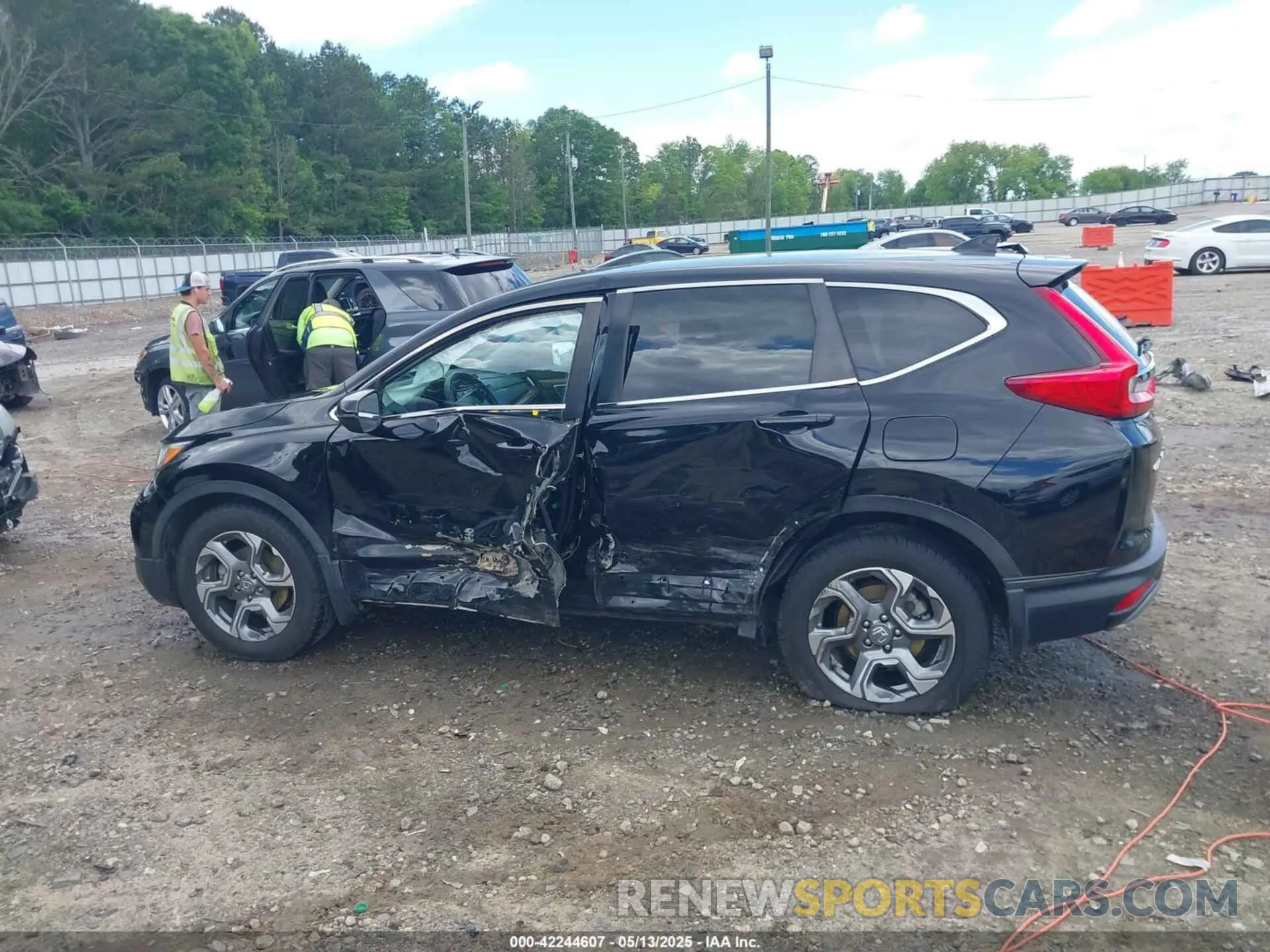 14 Photograph of a damaged car 2HKRW1H58KH513031 HONDA CR-V 2019