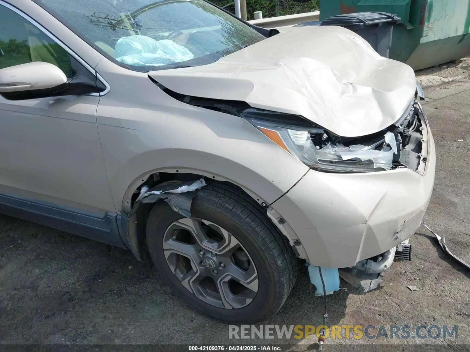 17 Photograph of a damaged car 2HKRW1H59KH502832 HONDA CR-V 2019
