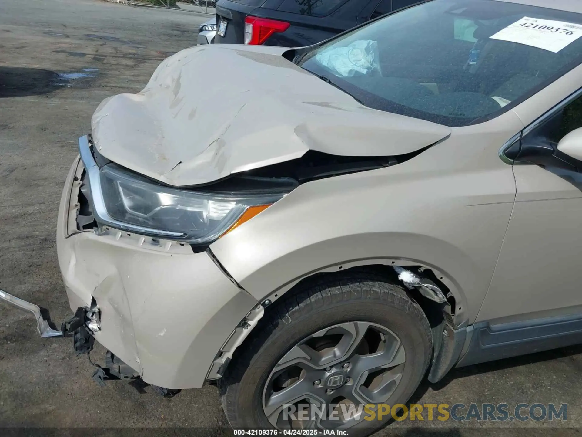 18 Photograph of a damaged car 2HKRW1H59KH502832 HONDA CR-V 2019