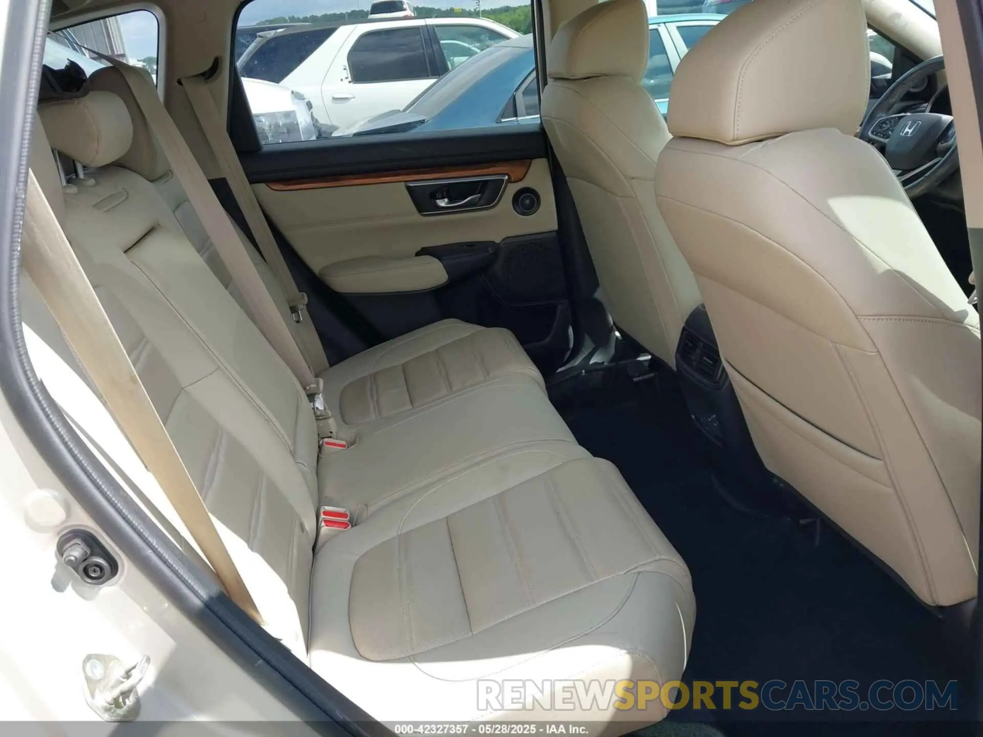 8 Photograph of a damaged car 2HKRW1H82KH503766 HONDA CR-V 2019
