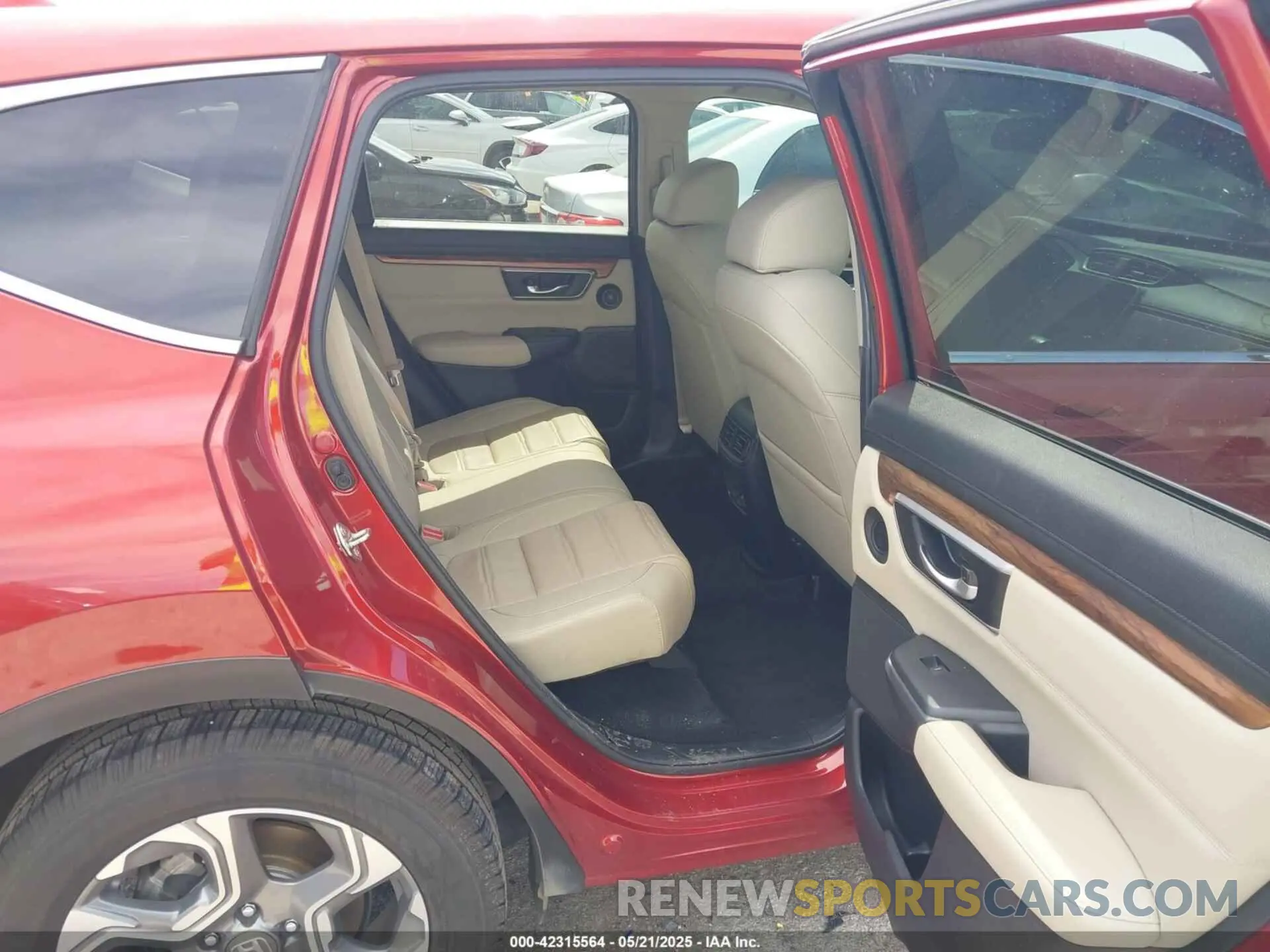 8 Photograph of a damaged car 2HKRW1H86KH502975 HONDA CR-V 2019