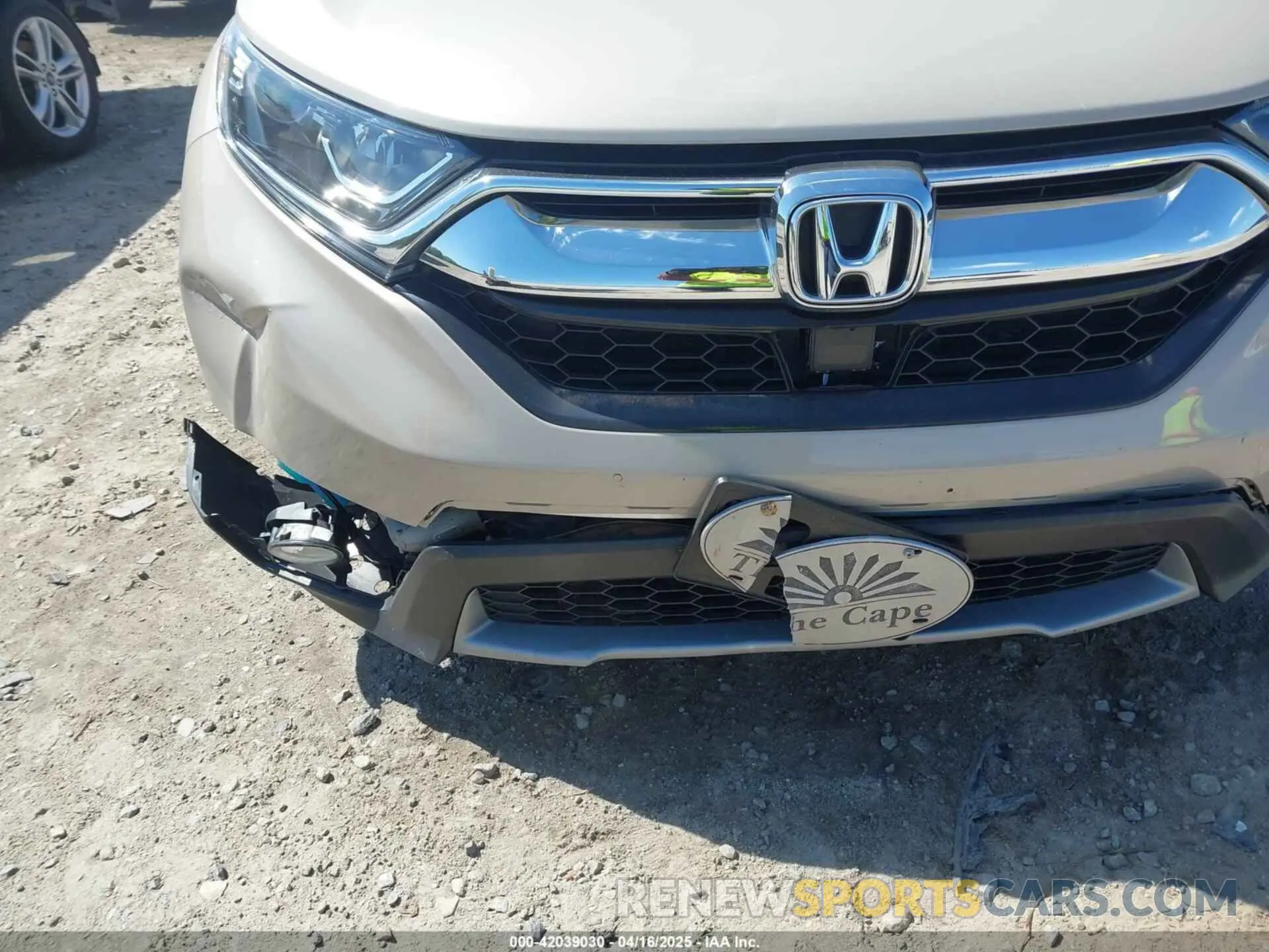 17 Photograph of a damaged car 2HKRW1H88KH506560 HONDA CR-V 2019