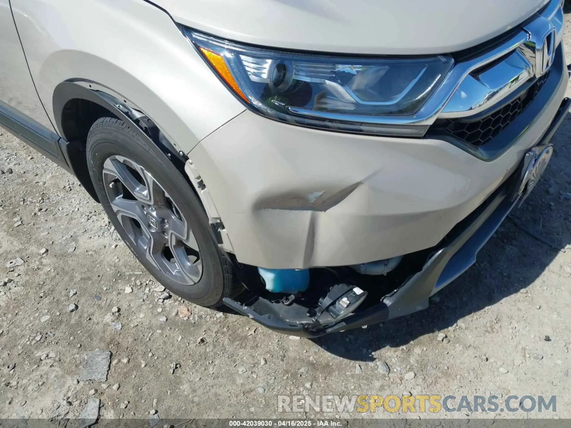 18 Photograph of a damaged car 2HKRW1H88KH506560 HONDA CR-V 2019