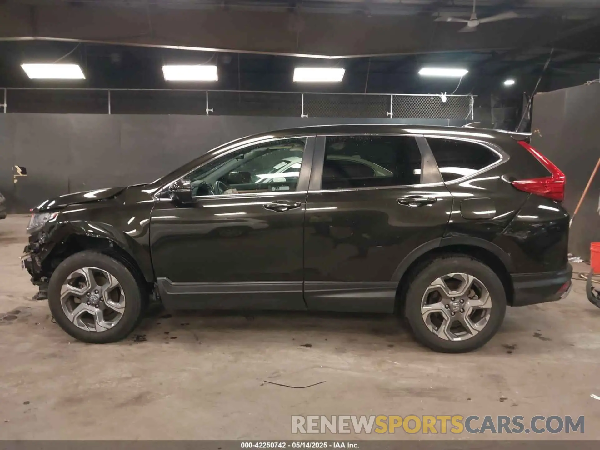 15 Photograph of a damaged car 2HKRW2H50KH605725 HONDA CR-V 2019