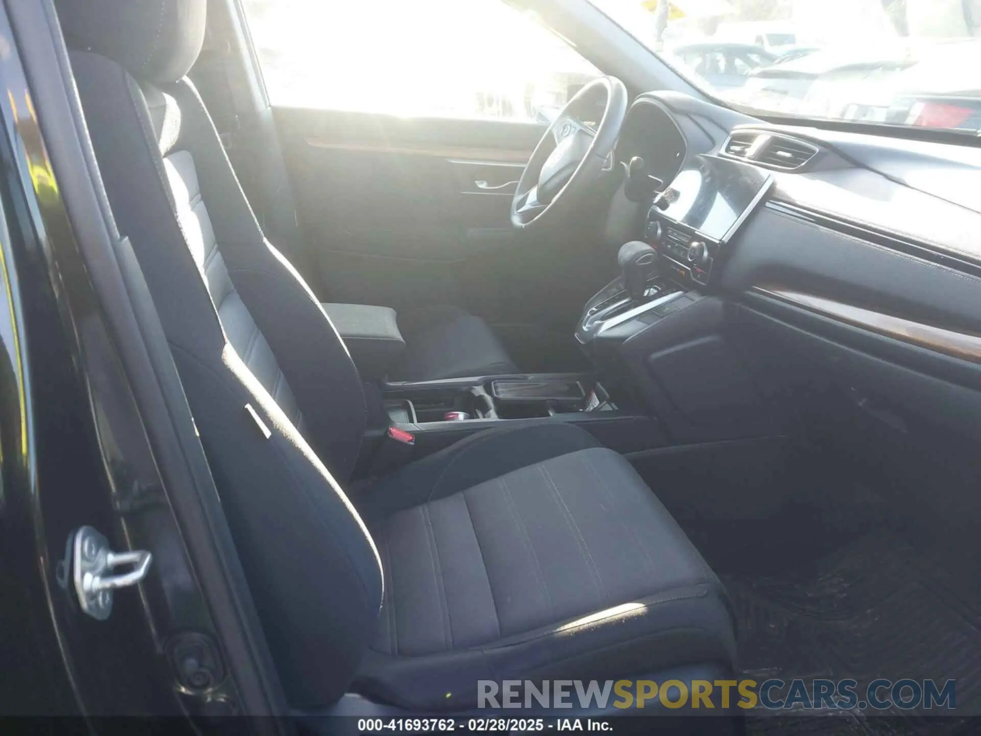 5 Photograph of a damaged car 2HKRW2H50KH646663 HONDA CR-V 2019