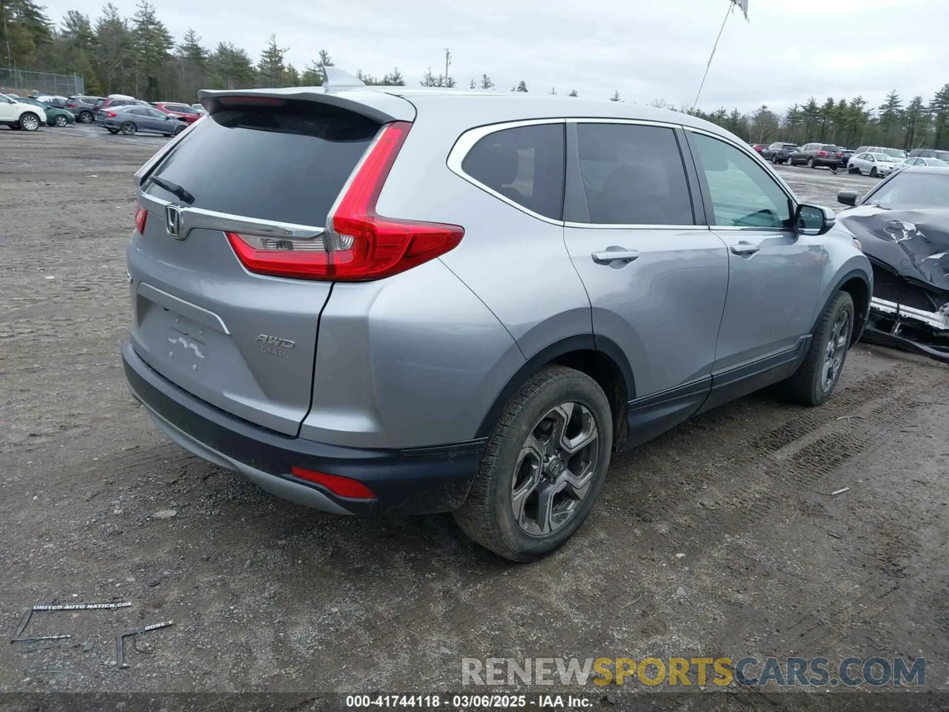 4 Photograph of a damaged car 2HKRW2H50KH649109 HONDA CR-V 2019