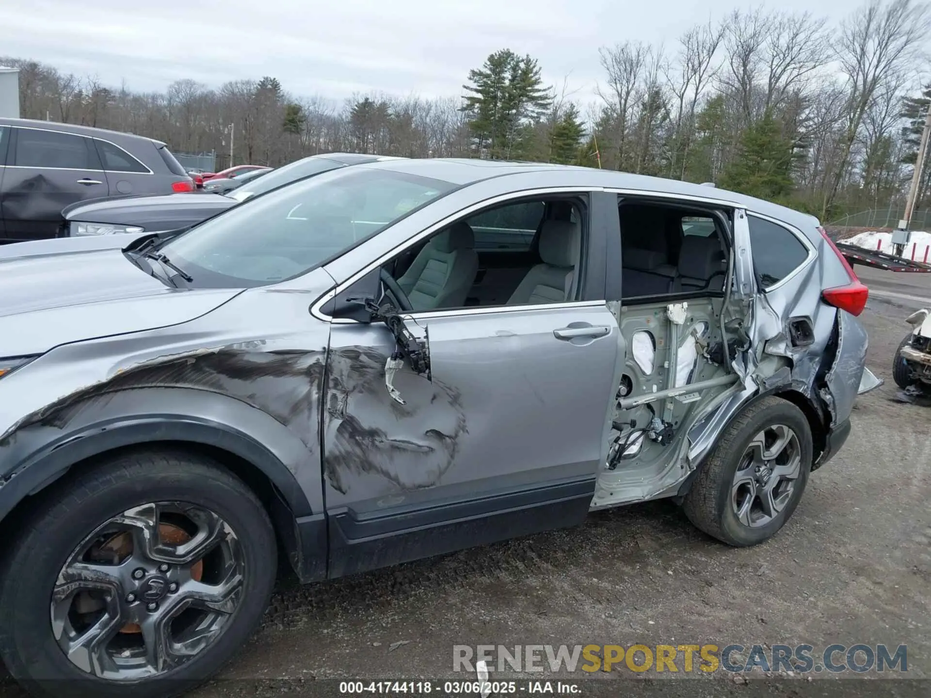 6 Photograph of a damaged car 2HKRW2H50KH649109 HONDA CR-V 2019