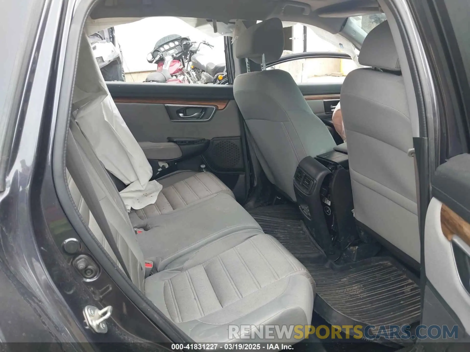8 Photograph of a damaged car 2HKRW2H51KH659891 HONDA CR-V 2019