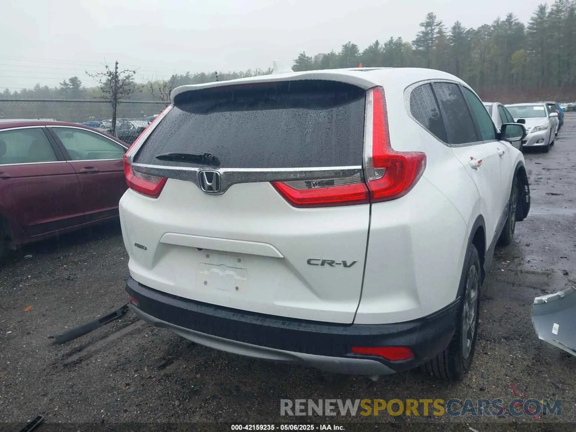 17 Photograph of a damaged car 2HKRW2H52KH660693 HONDA CR-V 2019