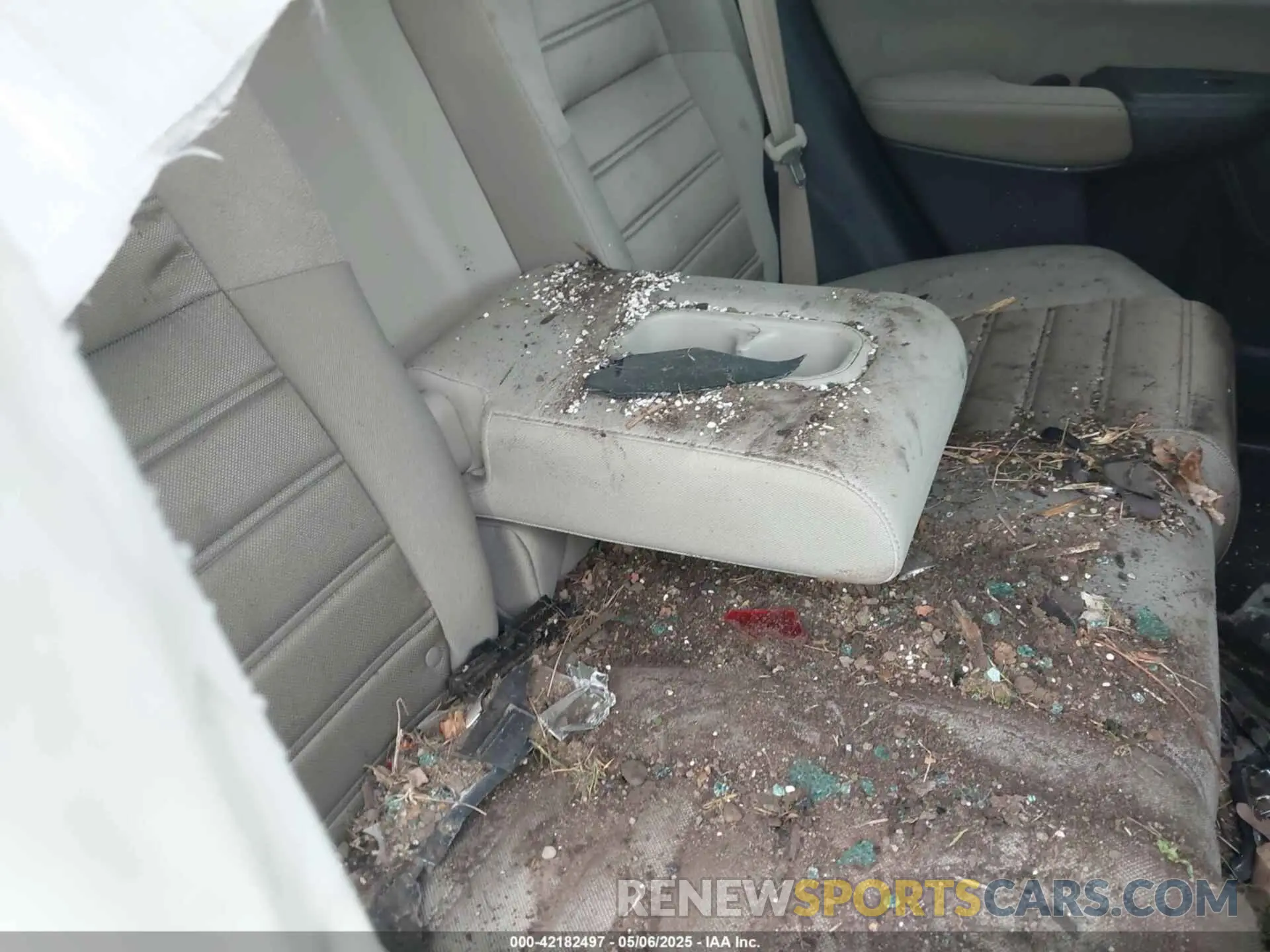 8 Photograph of a damaged car 2HKRW2H55KH602674 HONDA CR-V 2019