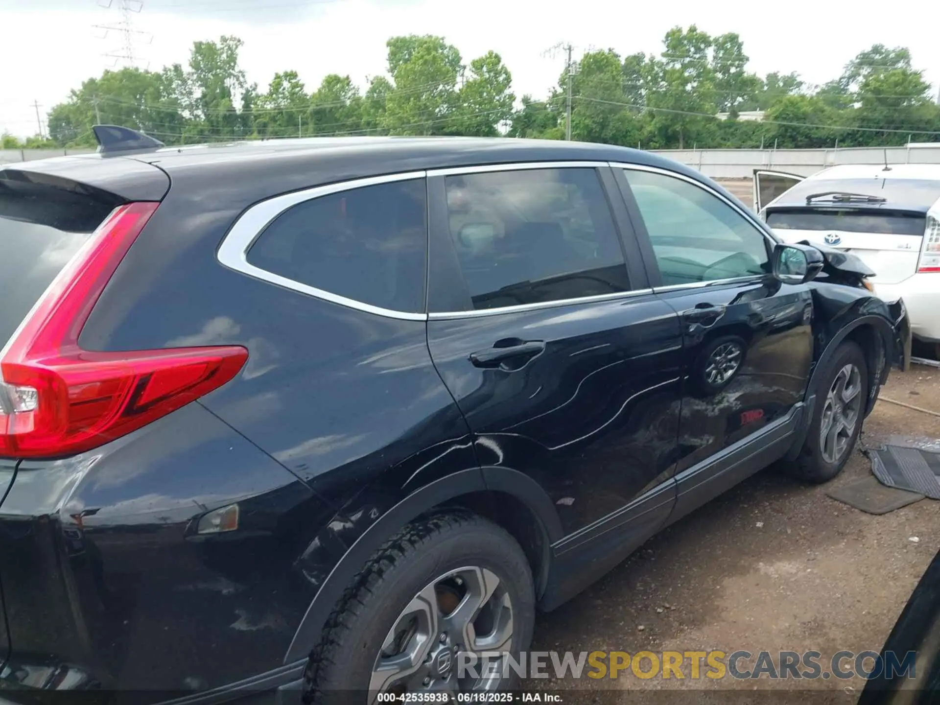 14 Photograph of a damaged car 2HKRW2H55KH676631 HONDA CR-V 2019